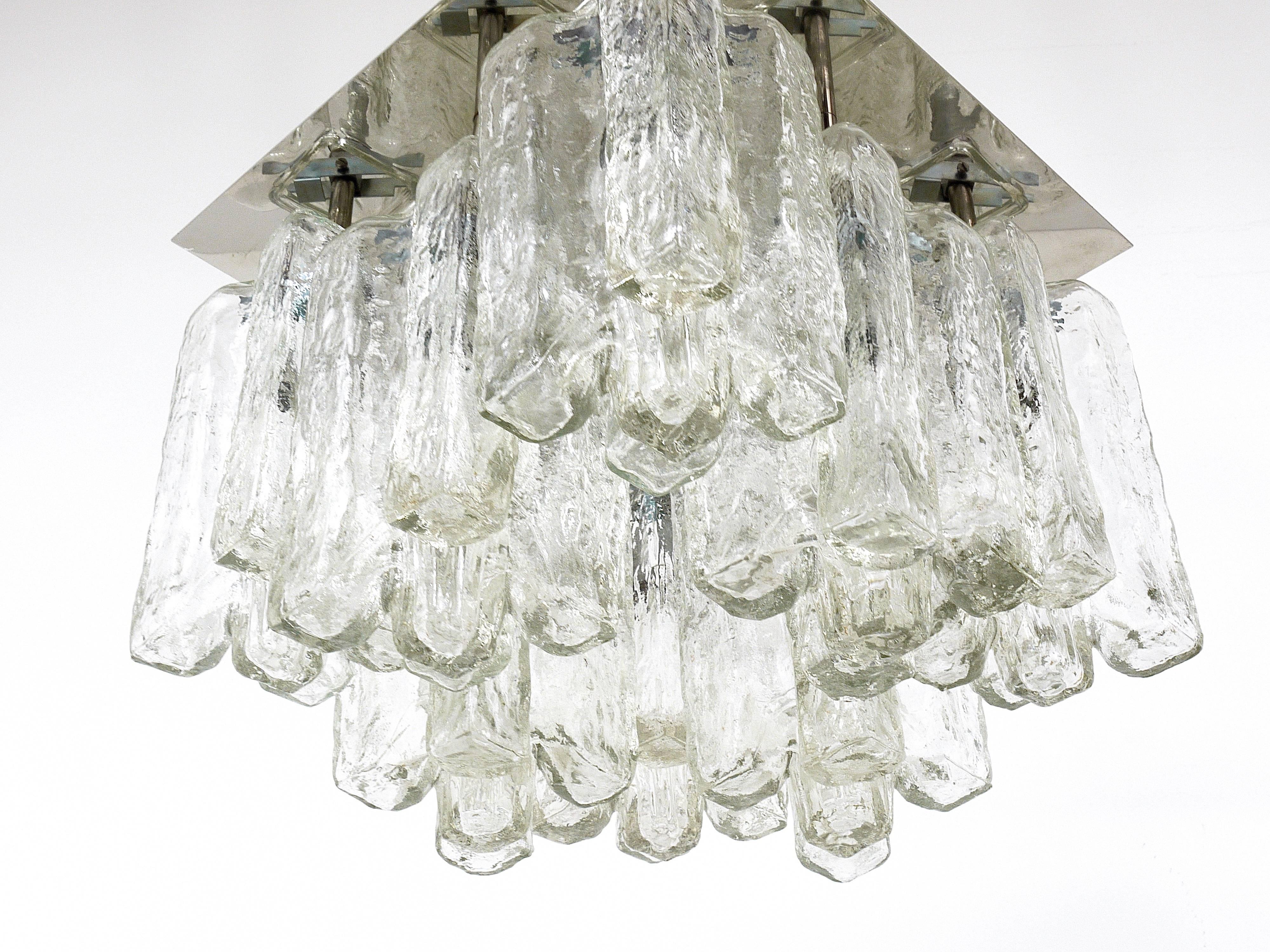 Kalmar Granada Eisglas-Kronleuchter mit Einbaubeleuchtung, Österreich, 1960er Jahre (Moderne der Mitte des Jahrhunderts)