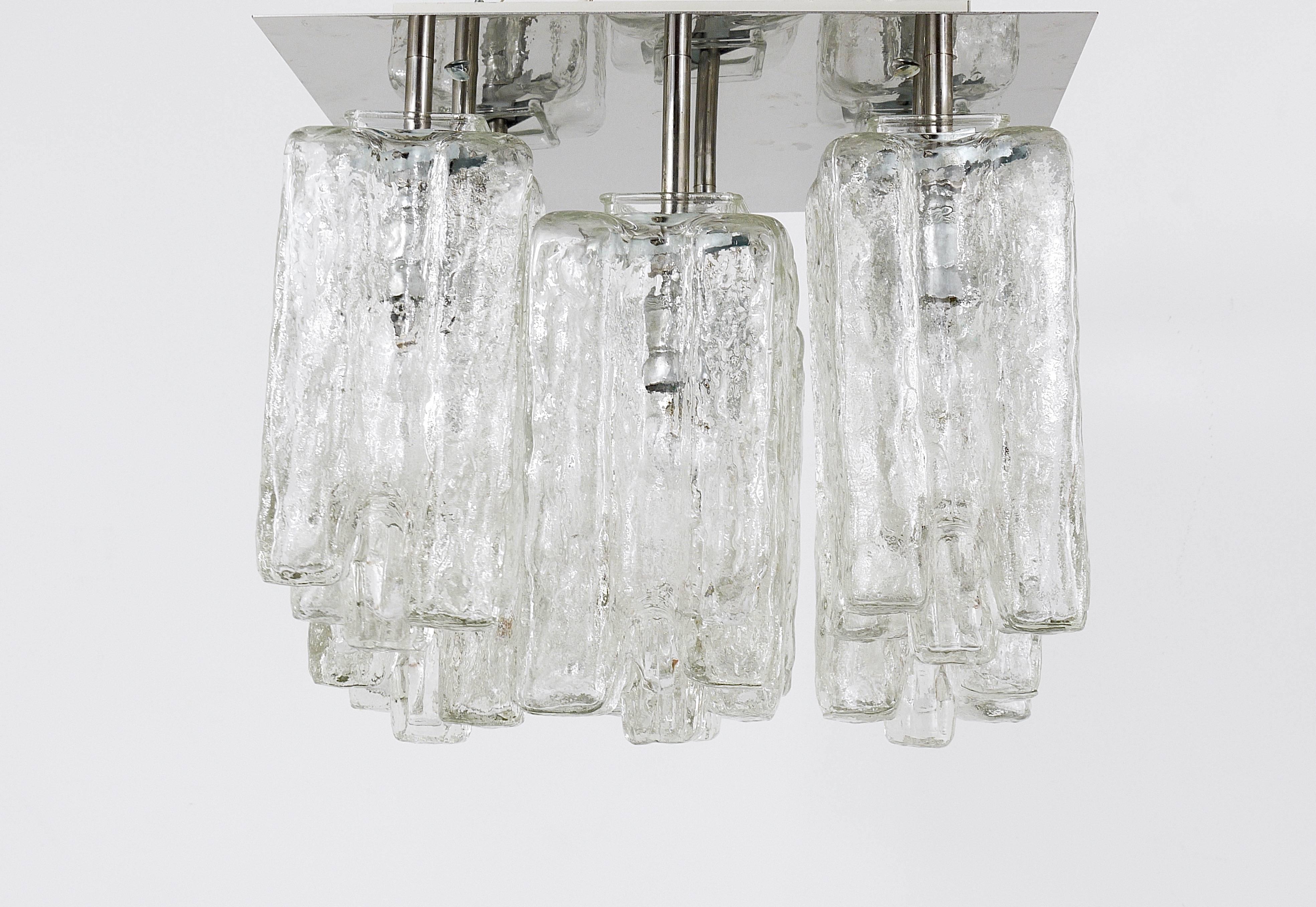 Kalmar Granada Eisglas-Kronleuchter mit Einbaubeleuchtung, Österreich, 1960er Jahre im Zustand „Hervorragend“ in Vienna, AT