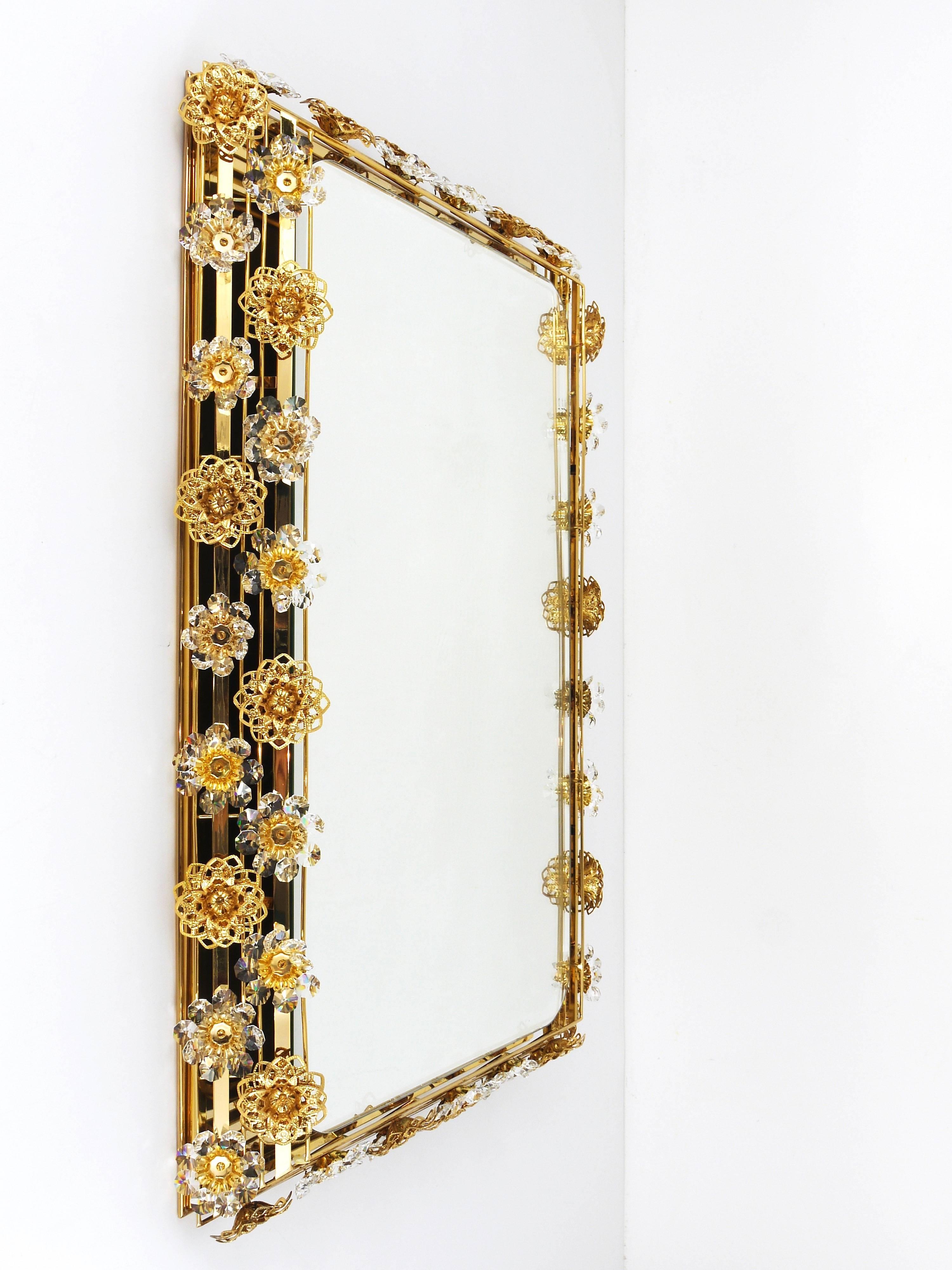 Ernst Palme Palwa Large Illuminated Flower Wall Mirror, Brass & Crystals, 1970s In Good Condition For Sale In Vienna, AT