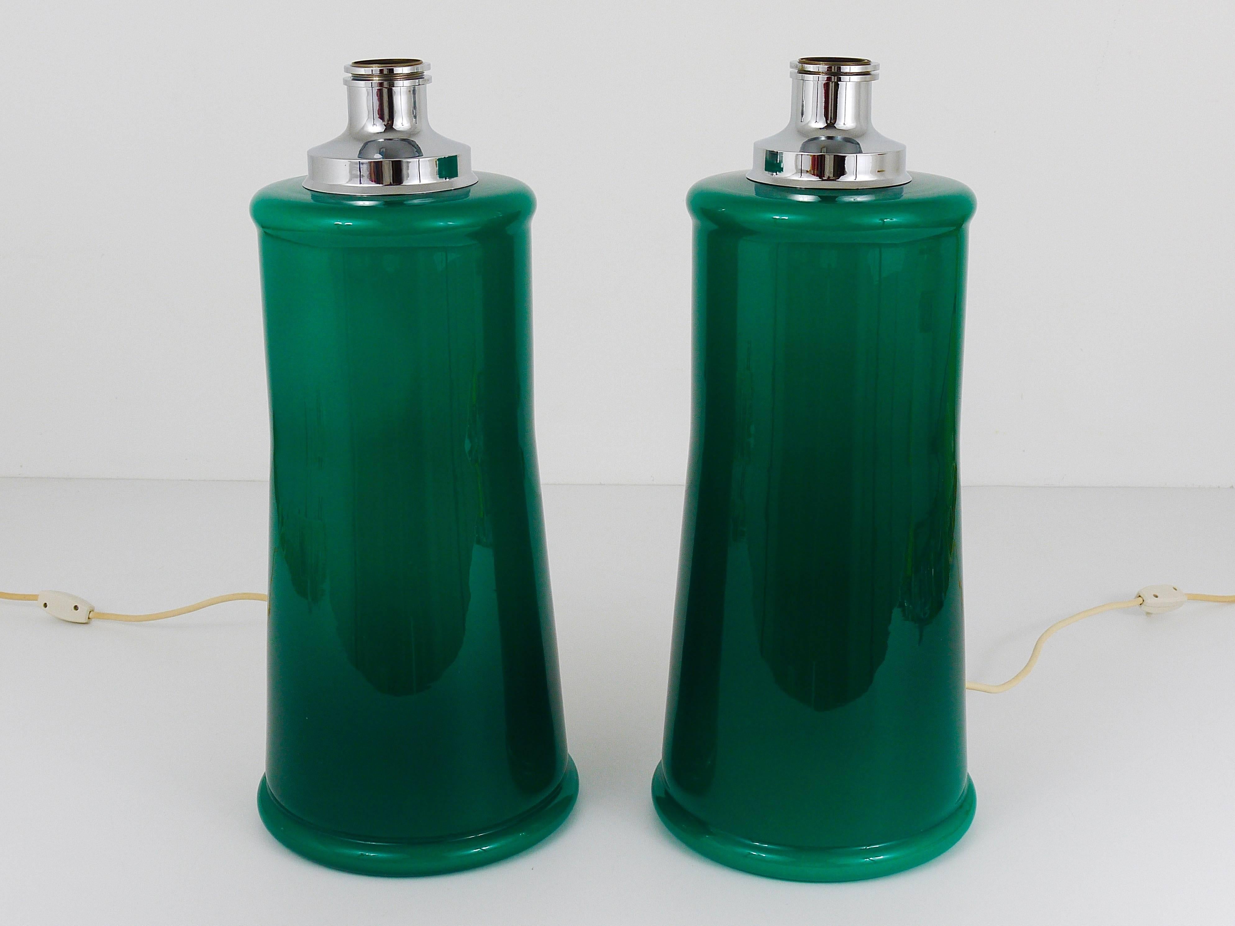 Ein Paar große Beistell- oder Tischlampen aus grünem Muranoglas, Italien, 1960er Jahre im Angebot 1