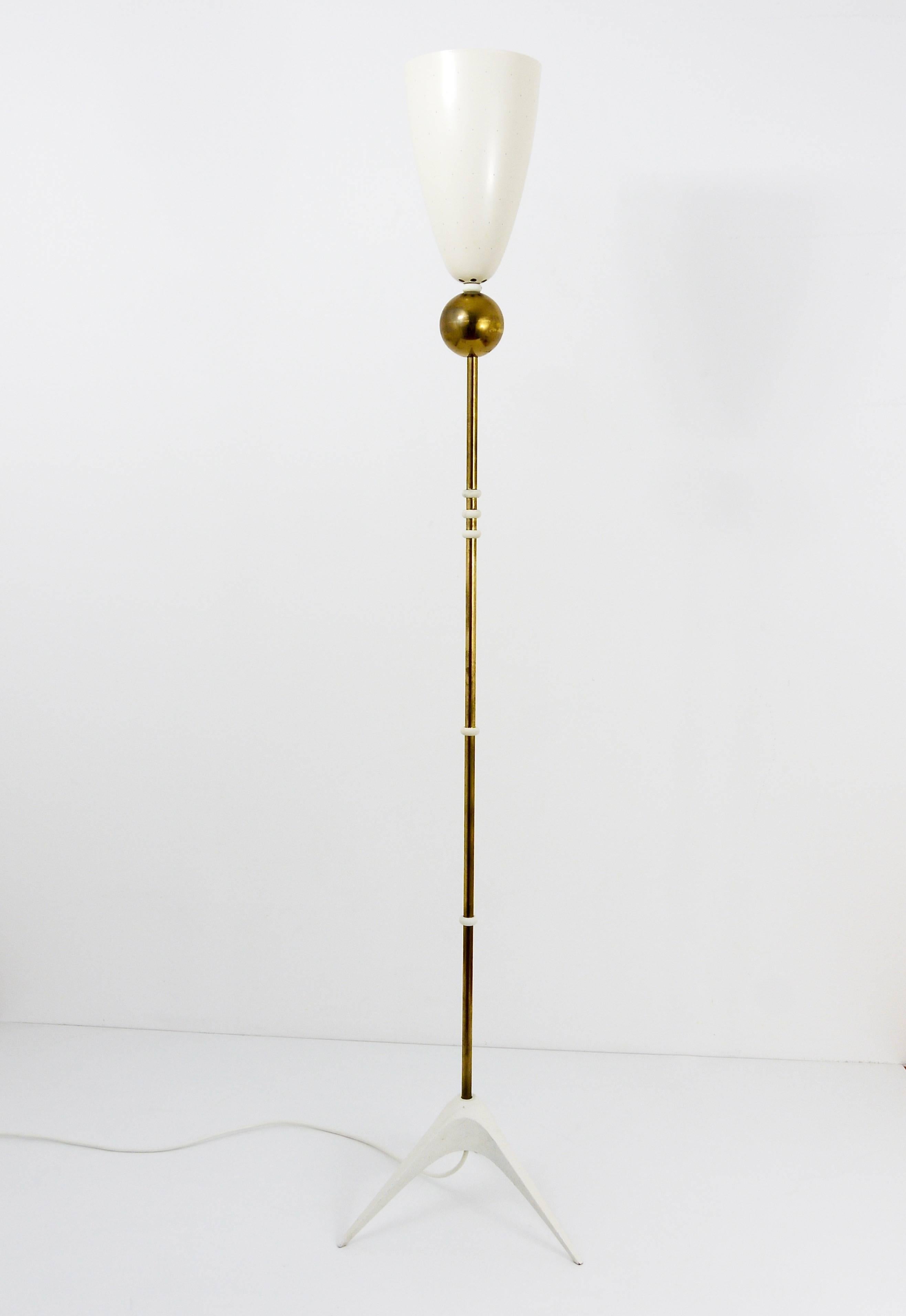 Beautiful Mid-Century Uplight Tripod Floor Lamp, Stilnovo Style, Italy, 1950s In Excellent Condition In Vienna, AT