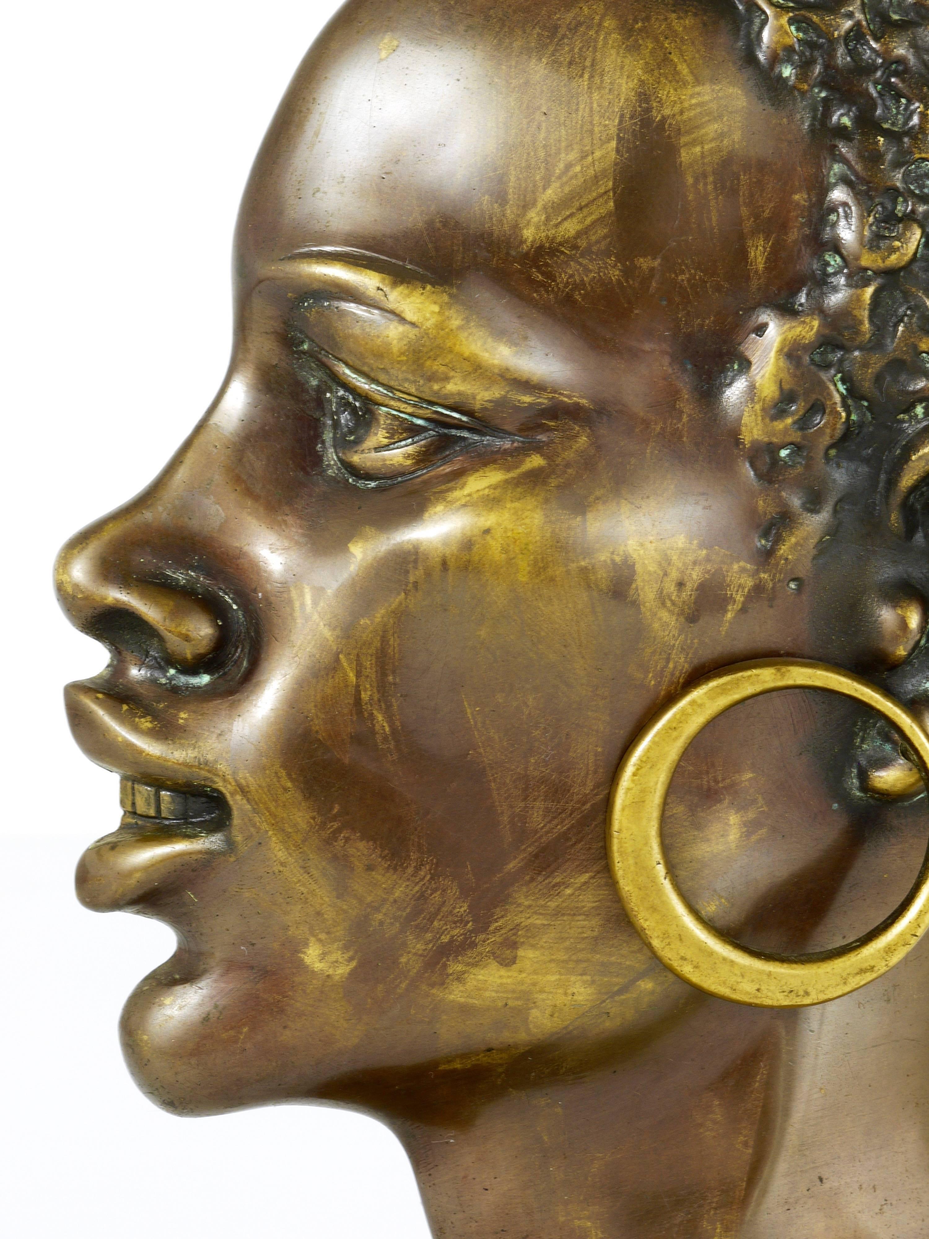 Magnifique buste en laiton d'une femme africaine à la manière de Hagenauer, Autriche, années 1950 en vente 1