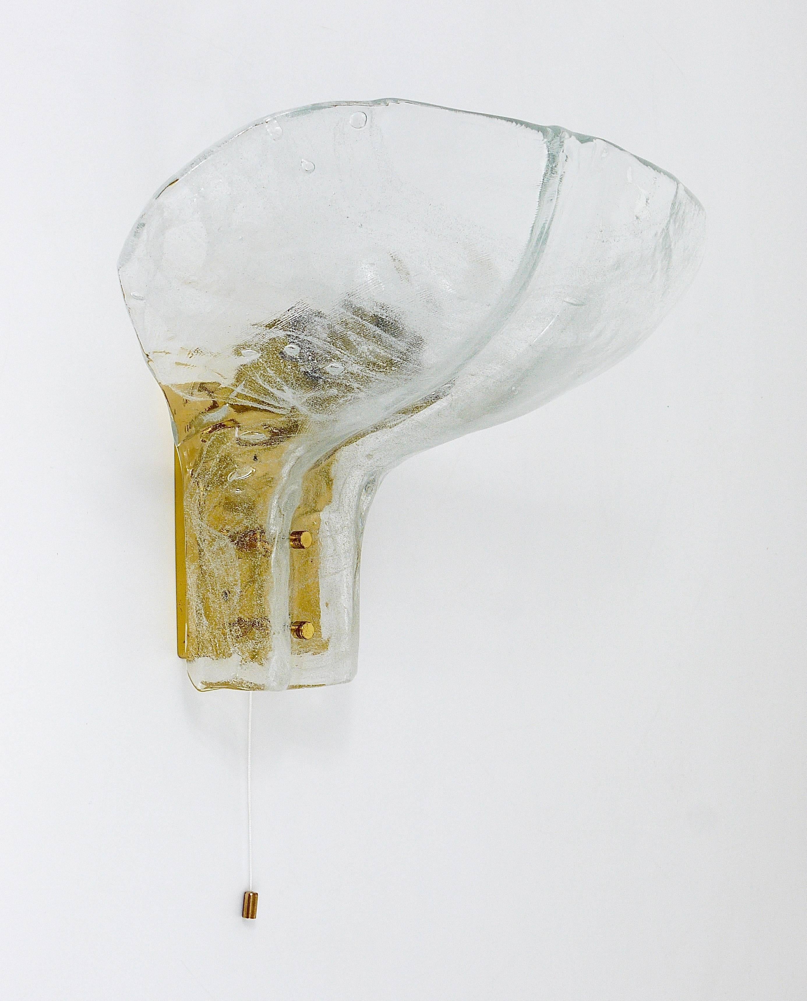 J.T. Kalmar Huge Brass & Melting Glass Petal Sconce, Mid-Century Austria, 1970s In Good Condition For Sale In Vienna, AT