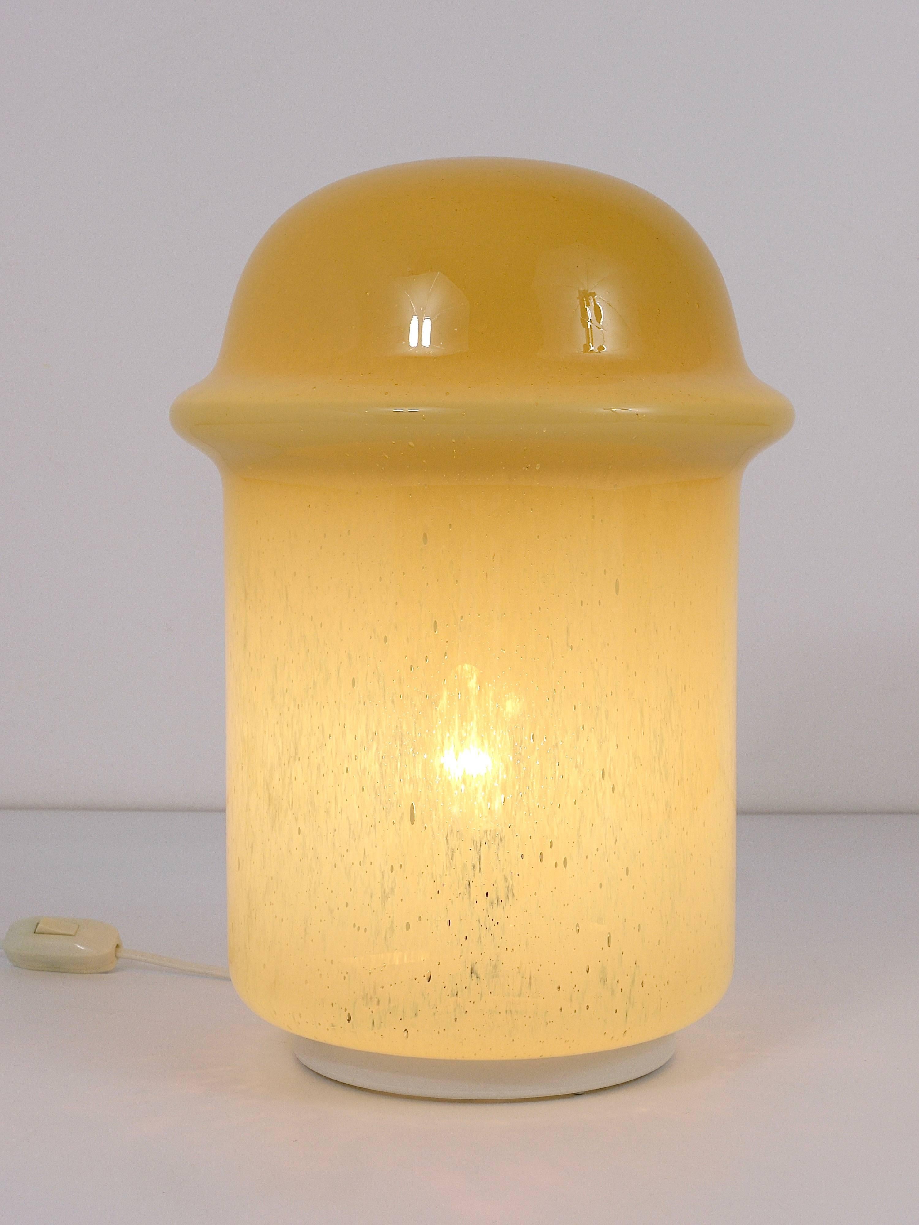 Mazzega Style Mid-Century Bubble Glass Mushroom Table Side Lamp, Italy, 1960s For Sale 4