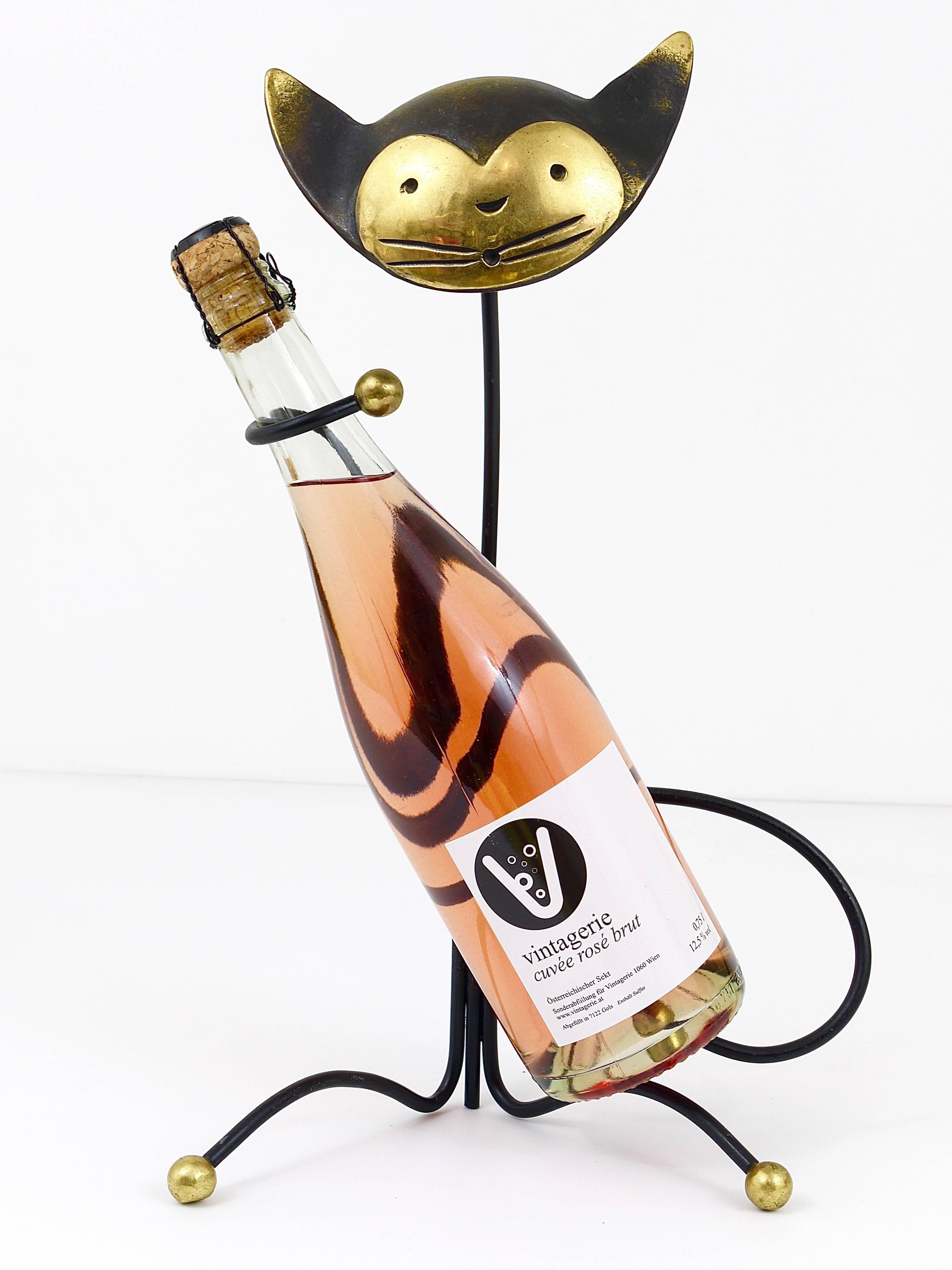 A sculptural mid-century wine caddy / bottle holder from the 1950s, displaying a cat. A humorous design by Walter Bosse and manufactured by Hertha Baller in Vienna, Austria. Constructed from brass, this piece is in very good condition.