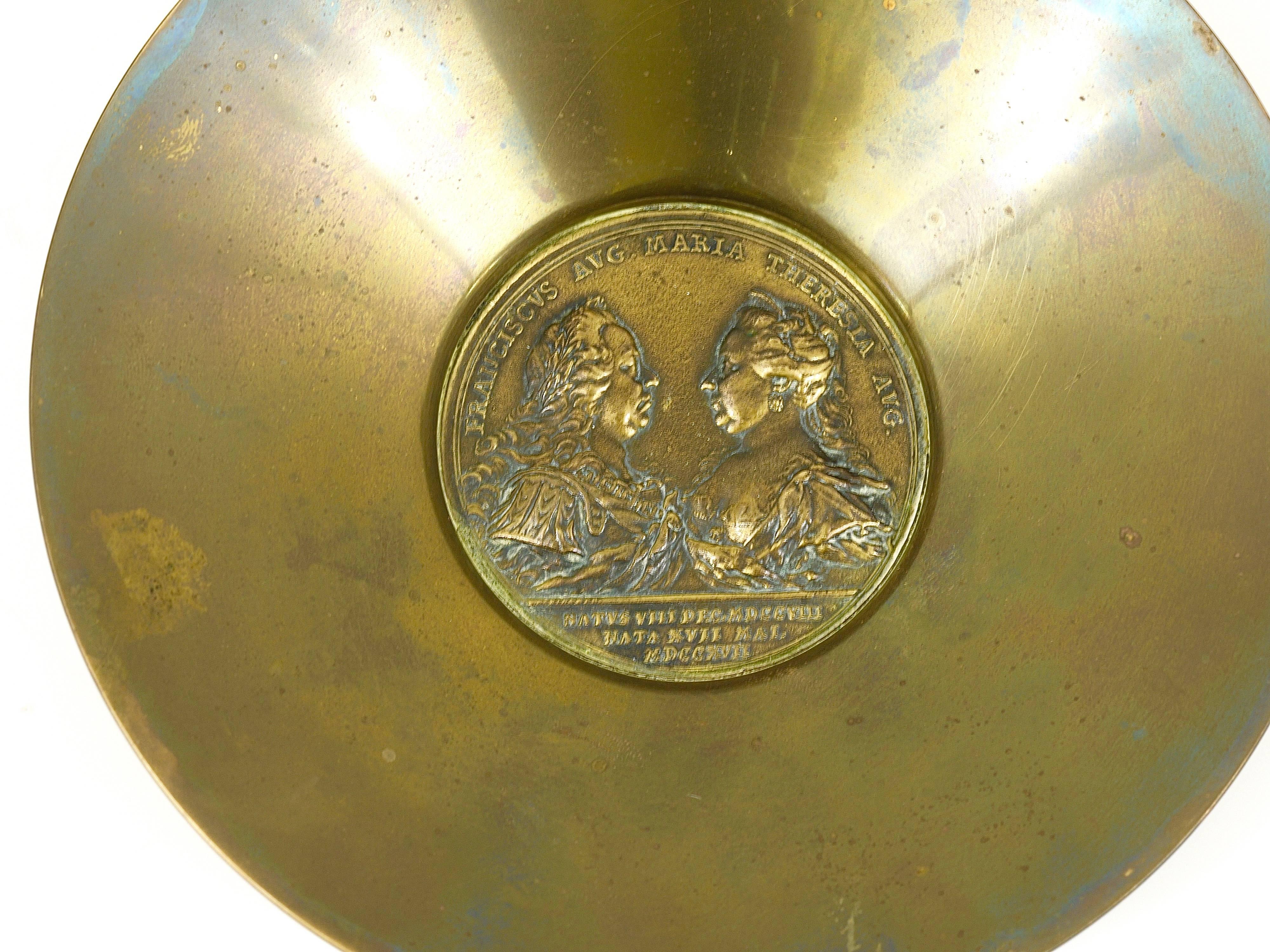 A beautiful solid brass coin tray or dish, designed and executed by Werkstätte Carl Auböck II in the 1950s. Suitable as a jewelry bowl or „vide-poche“. In good condition with nice patina.