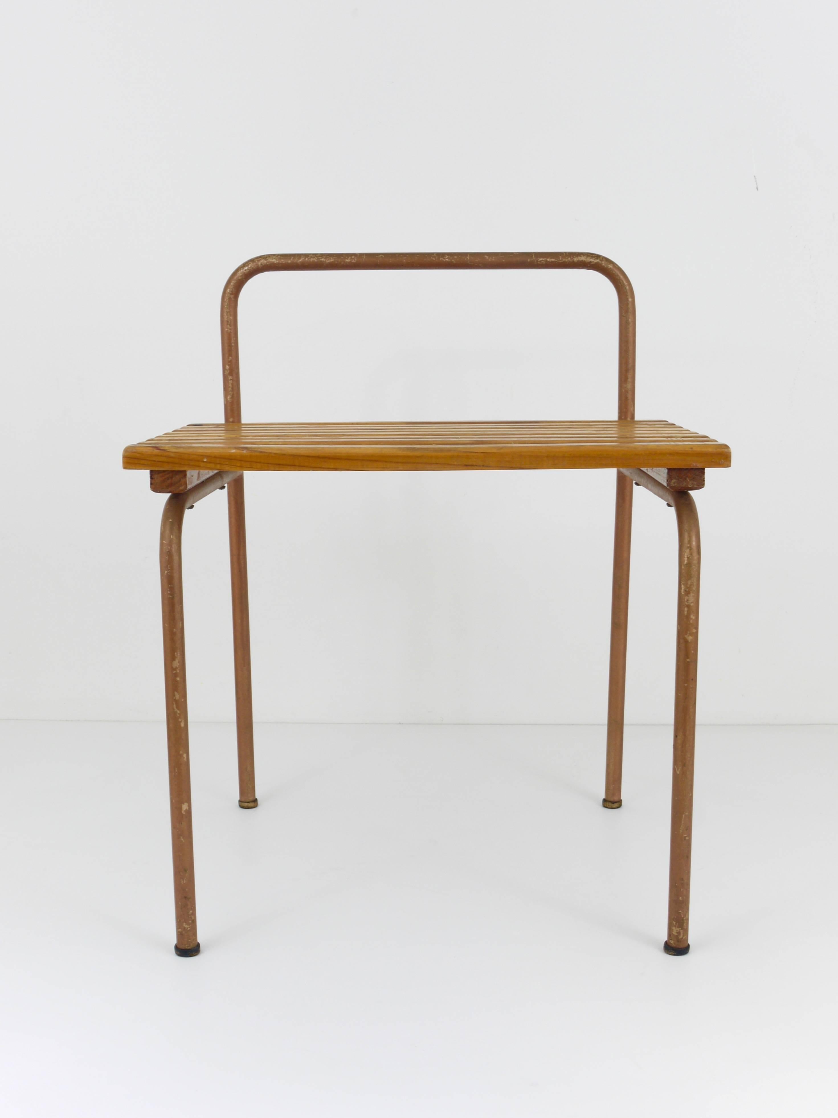 A beautiful Mid-Century luggage stand from the 1950s by Charlotte Perriand, executed by Les Arcs, France. Made of tubular steel and wood, in good condition with charming patina. Could also be used as small bench or side table.