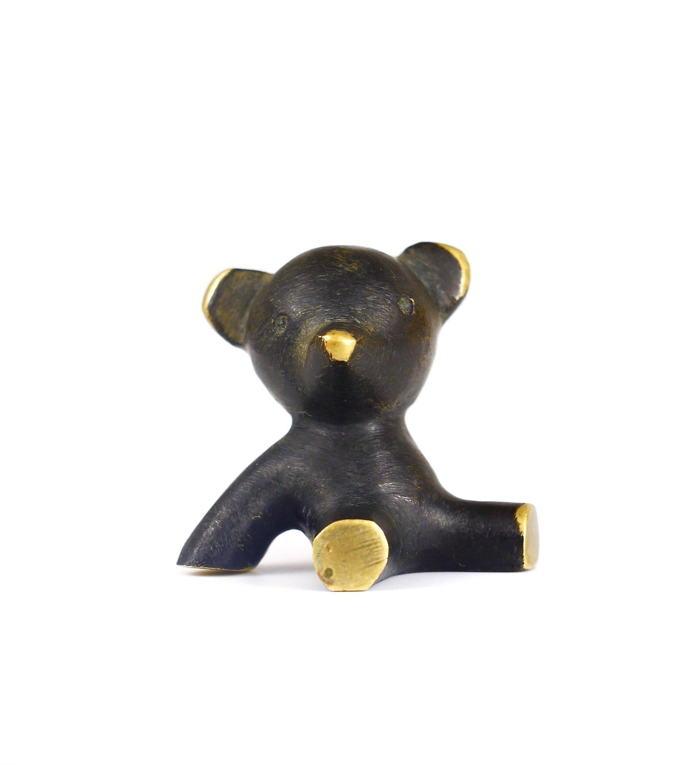 A charming brass sculpture from the 1950s, displaying a sitting bear. A humorous design by Walter Bosse, executed by Hertha Baller Austria in the 1950s. In excellent condition. Marked. We offer more Walter Bosse brass object in our other listings.