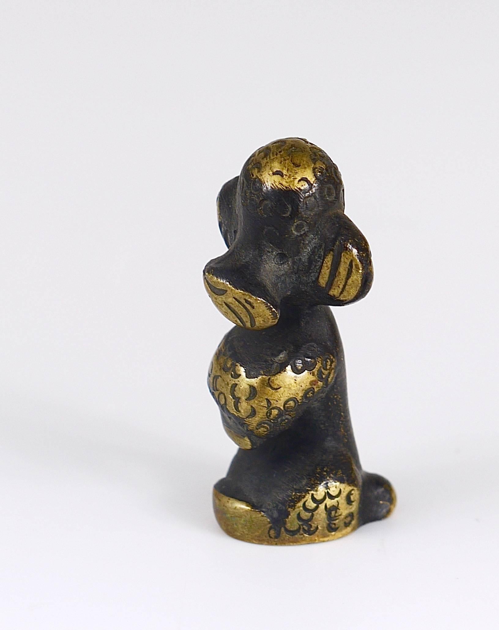 A charming poodle figurine, made of brass designed by Walter Bosse, executed in the 1950s by Hertha Baller, Austria. In excellent condition.