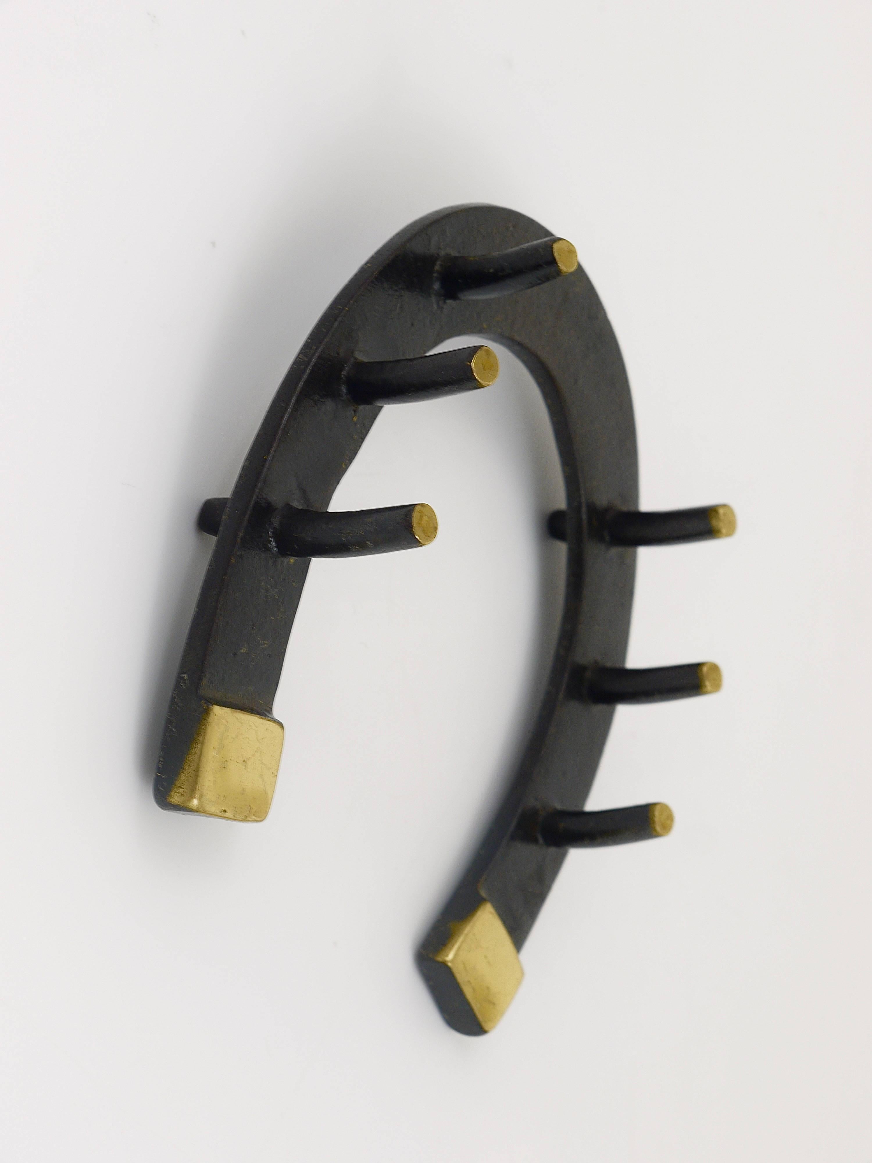 A charming Mid-Century key holder / key board, in the shape of a horse shoe. A beautiful design by Walter Bosse, executed by Baller Austria in the 1950s. Made of brass, in excellent condition. We offer more Walter Bosse brass object in our other