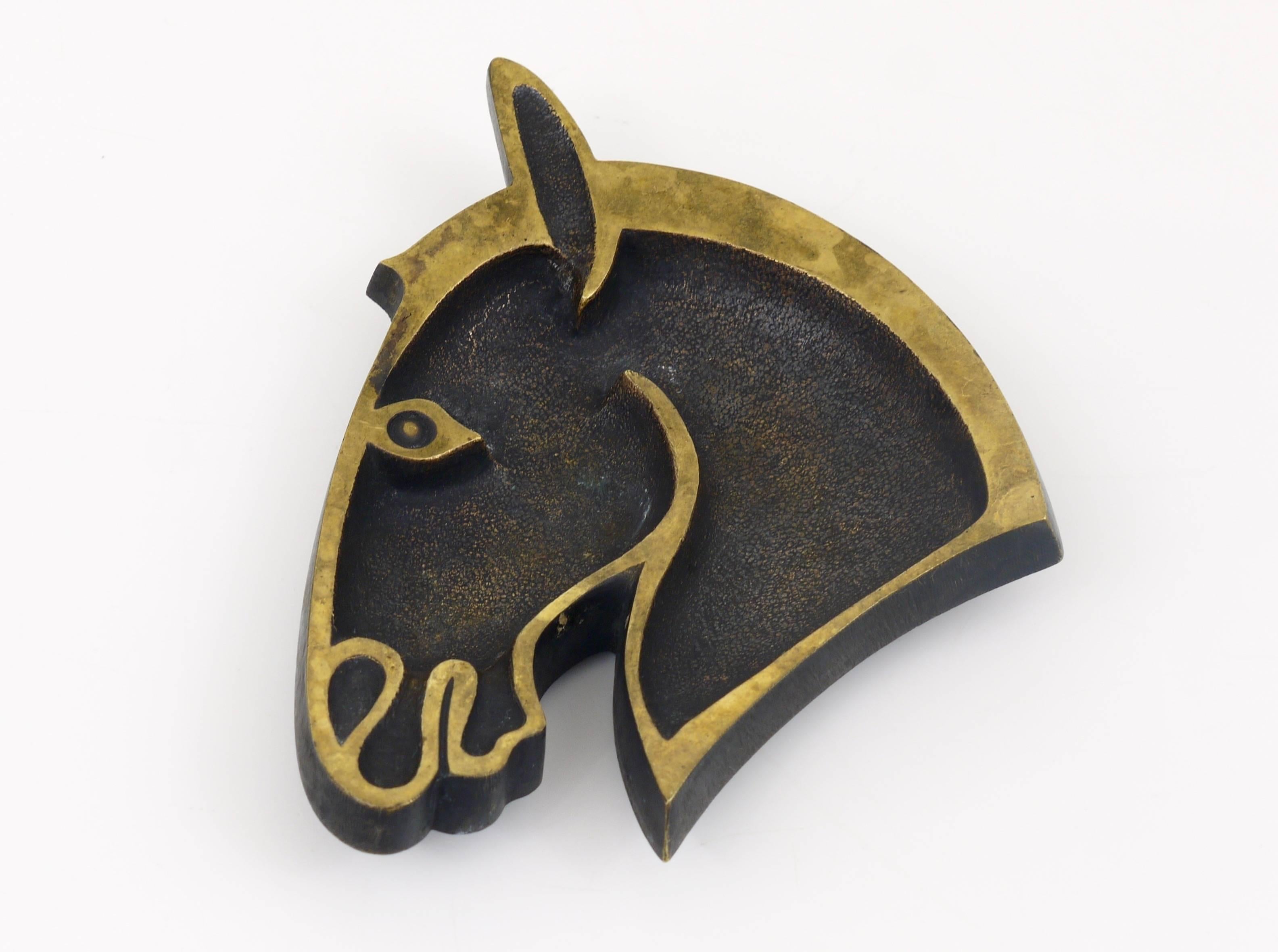 A large modernist ashtray, displaying the head of a horse from the 1950s. Designed by Walter Bosse, executed by Hertha Baller in Austria. Made of brass. An attention-grabbing and solid piece in good condition with nice patina. We offer more Walter