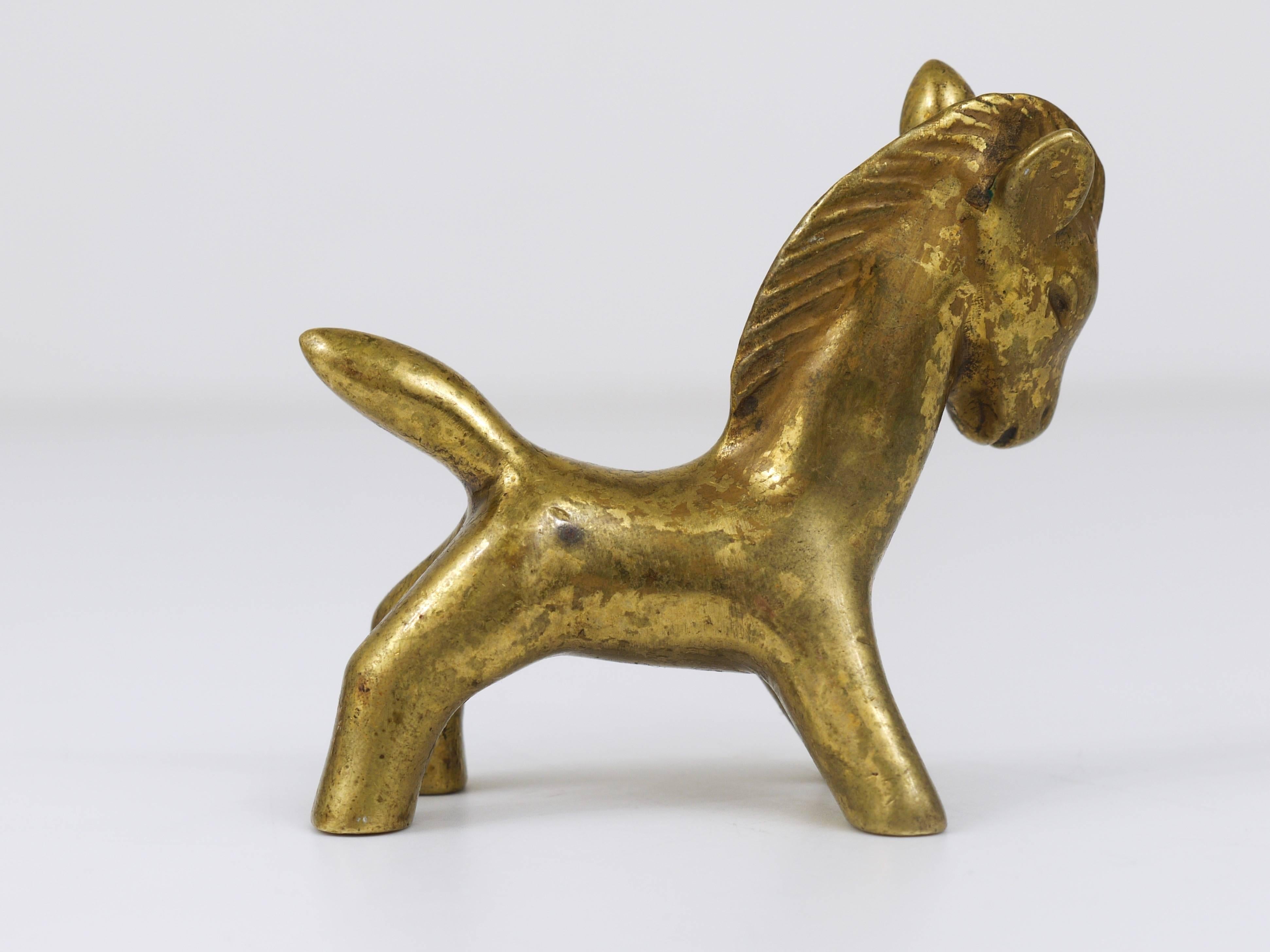 A lovely horse foal sculpture made of brass from the 1950s. Designed by Walter Bosse, executed by Hertha Baller. In good condition with charming patina. We offer more Walter Bosse brass objects in our other listings.