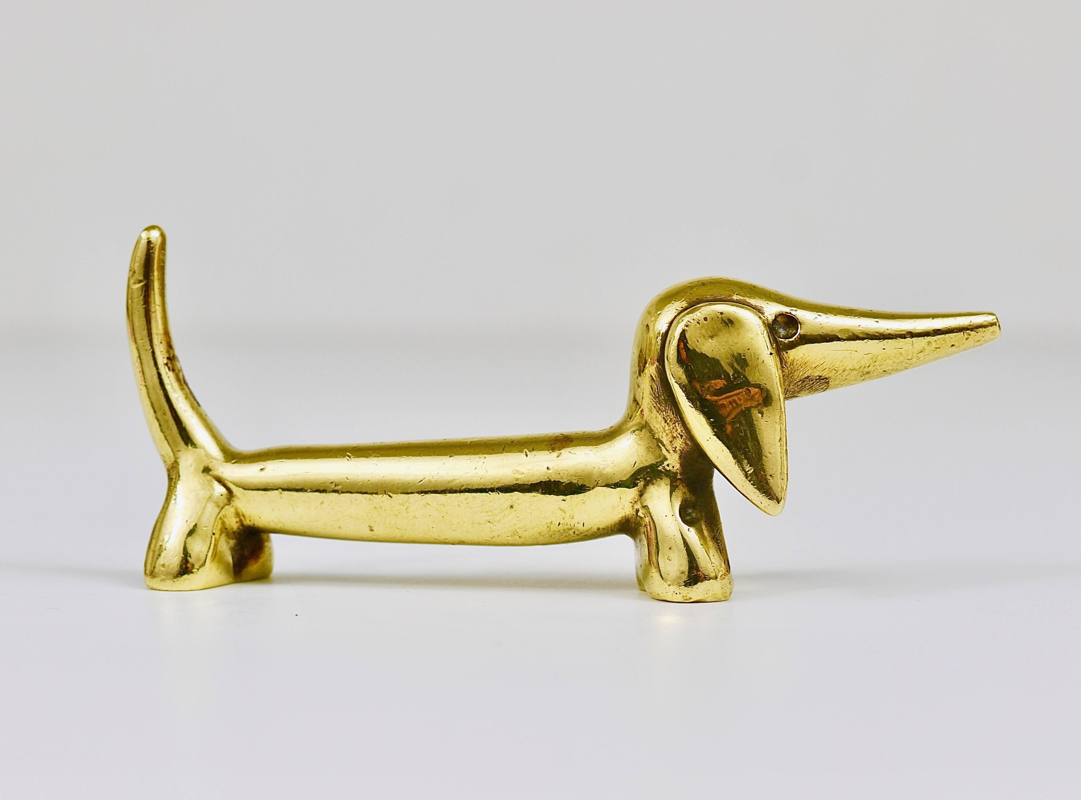 A lovely sausage dog sculpture made of brass from the 1950s. Designed by Walter Bosse, executed by Hertha Baller. In good condition with charming patina. We offer other Walter Bosse brass objects in our other listings.