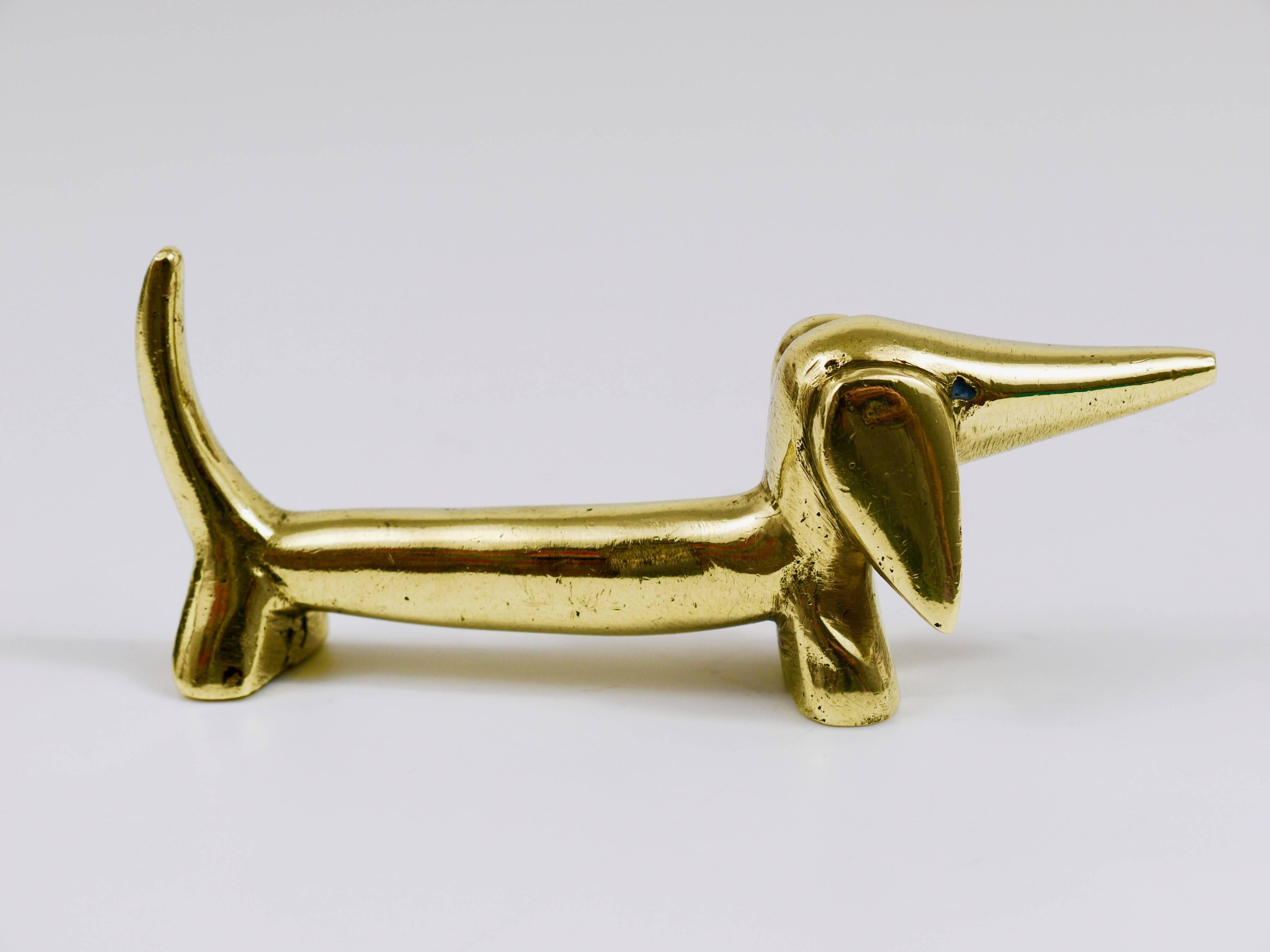 A lovely sausage dog sculpture made of brass from the 1950s. Designed by Walter Bosse, executed by Hertha Baller. In good condition with charming patina. We offer other Walter Bosse brass objects in our other listings.