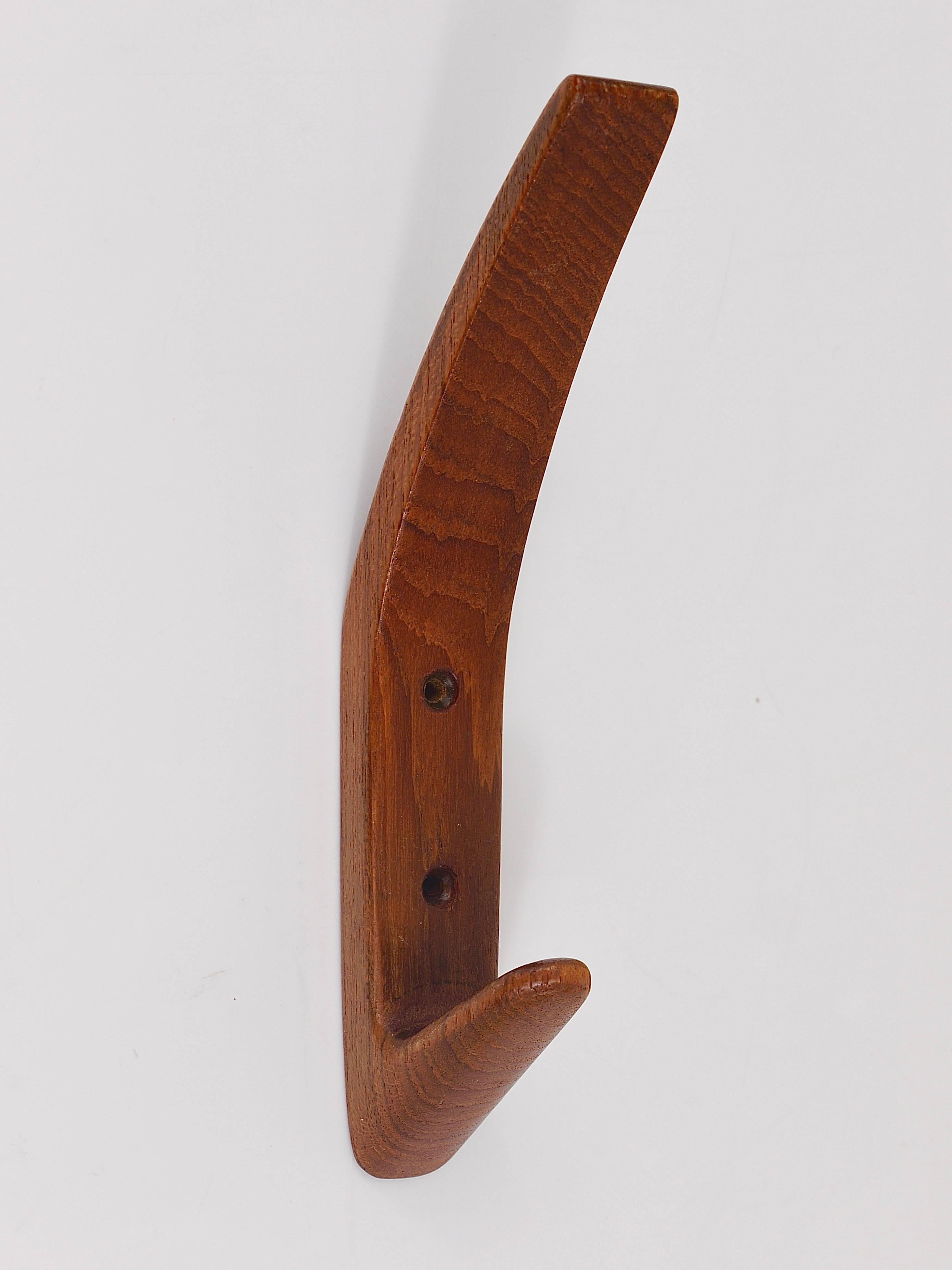 Set of Six Danish Modern Teak Wall Coat Hooks, Denmark, 1950s In Excellent Condition In Vienna, AT