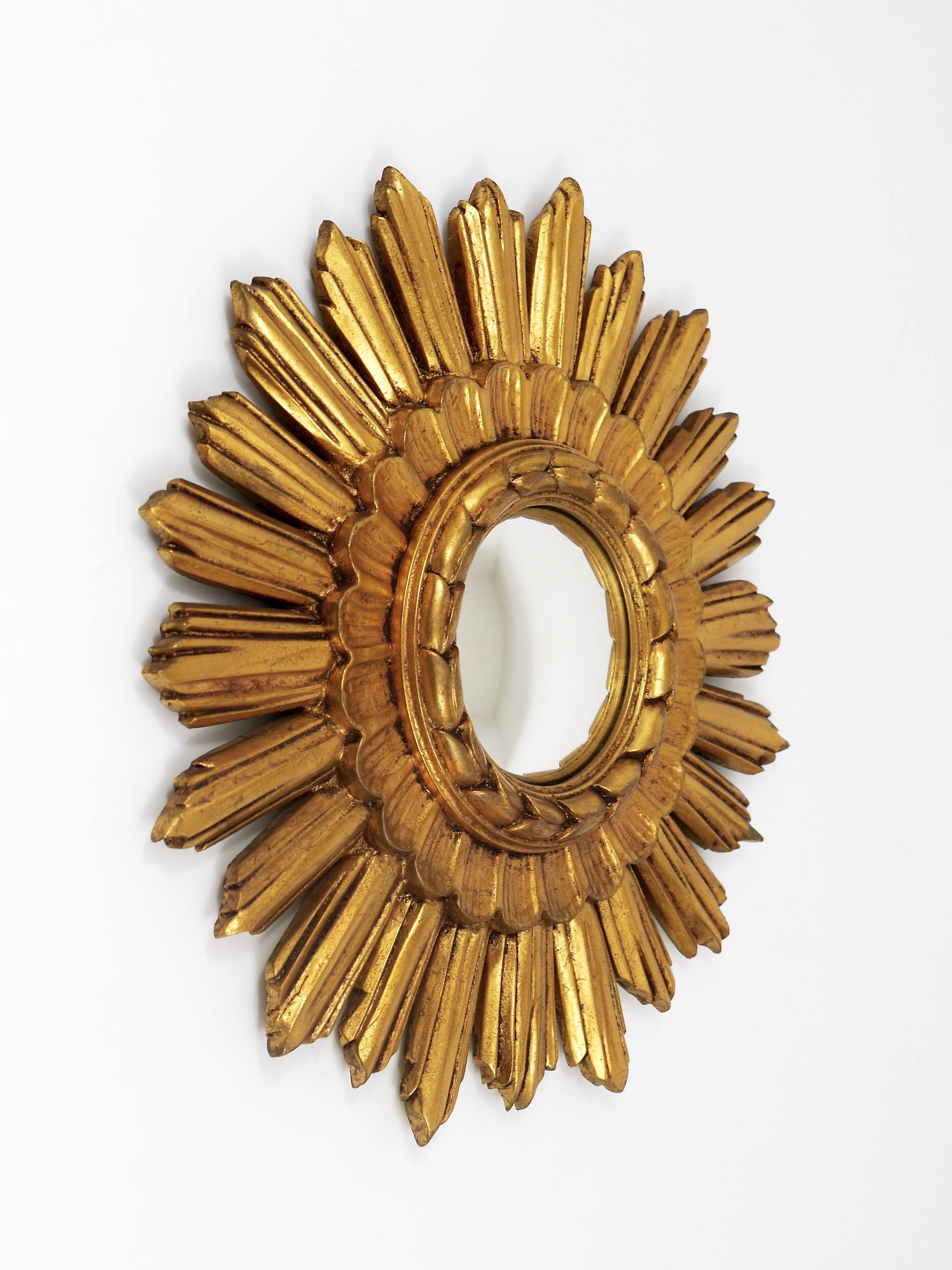 French Gilt Convex Sunburst Starburst Wall Mirror from the 1950s In Excellent Condition In Vienna, AT