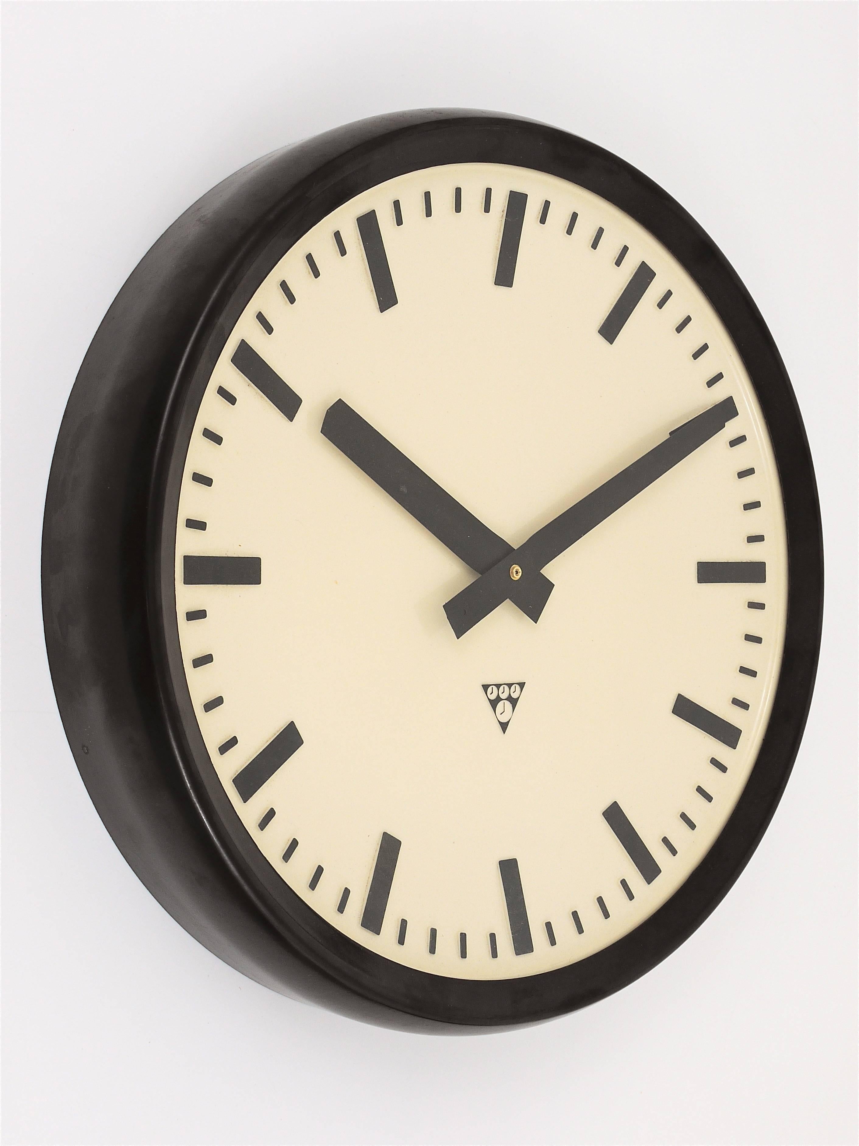 A very big loft or Industrial wall clock from the 1940s. Very straight but beautiful design, with a chic domed clocks face, the housing is made of dark brown and black bakelite. Measures: 19 inch diameter. Powered by a quartz movement, so it is