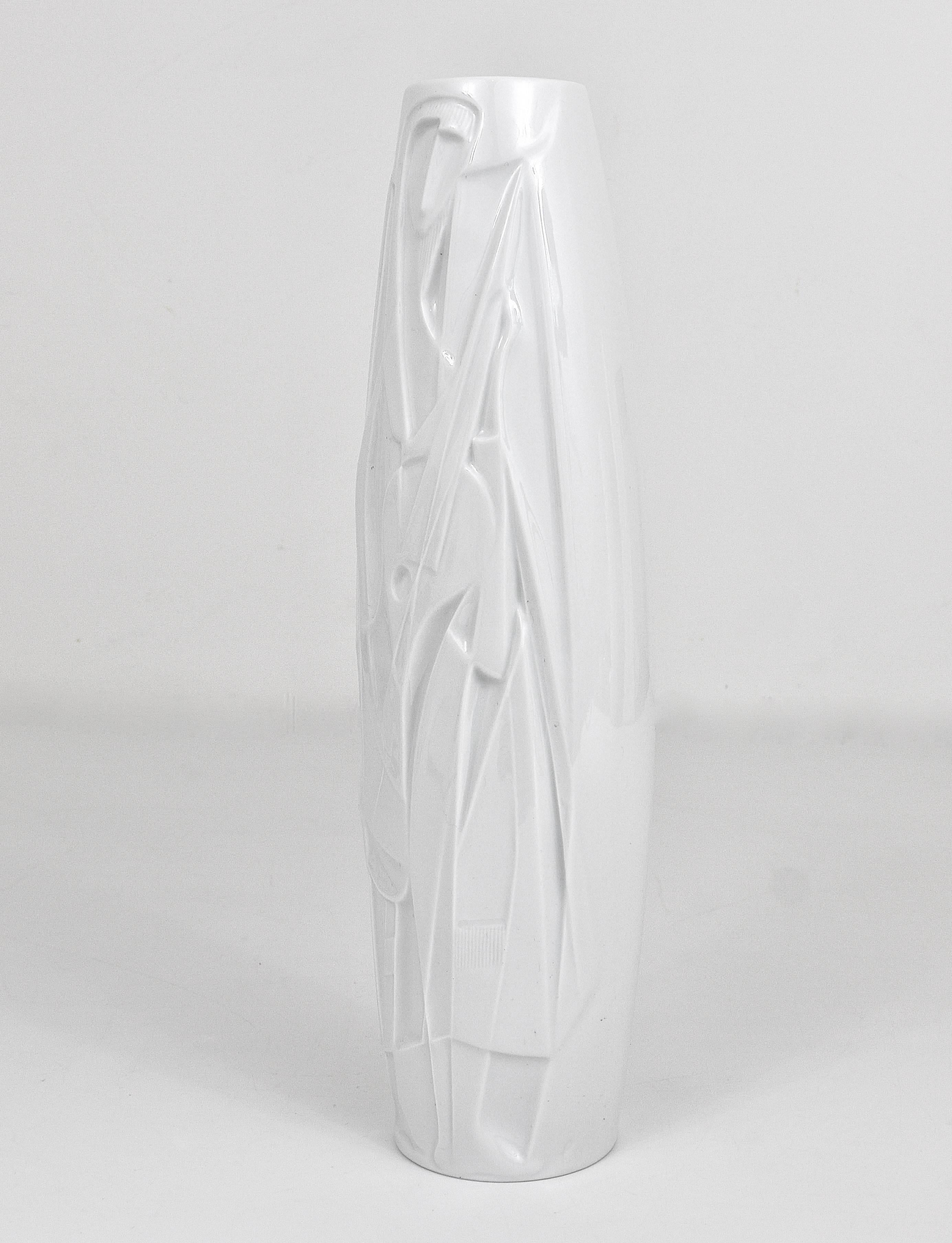 Mid-Century Modern White Relief Op Art Porcelain Vase, Cuno Fischer, Rosenthal Studio-Linie, 1960s For Sale