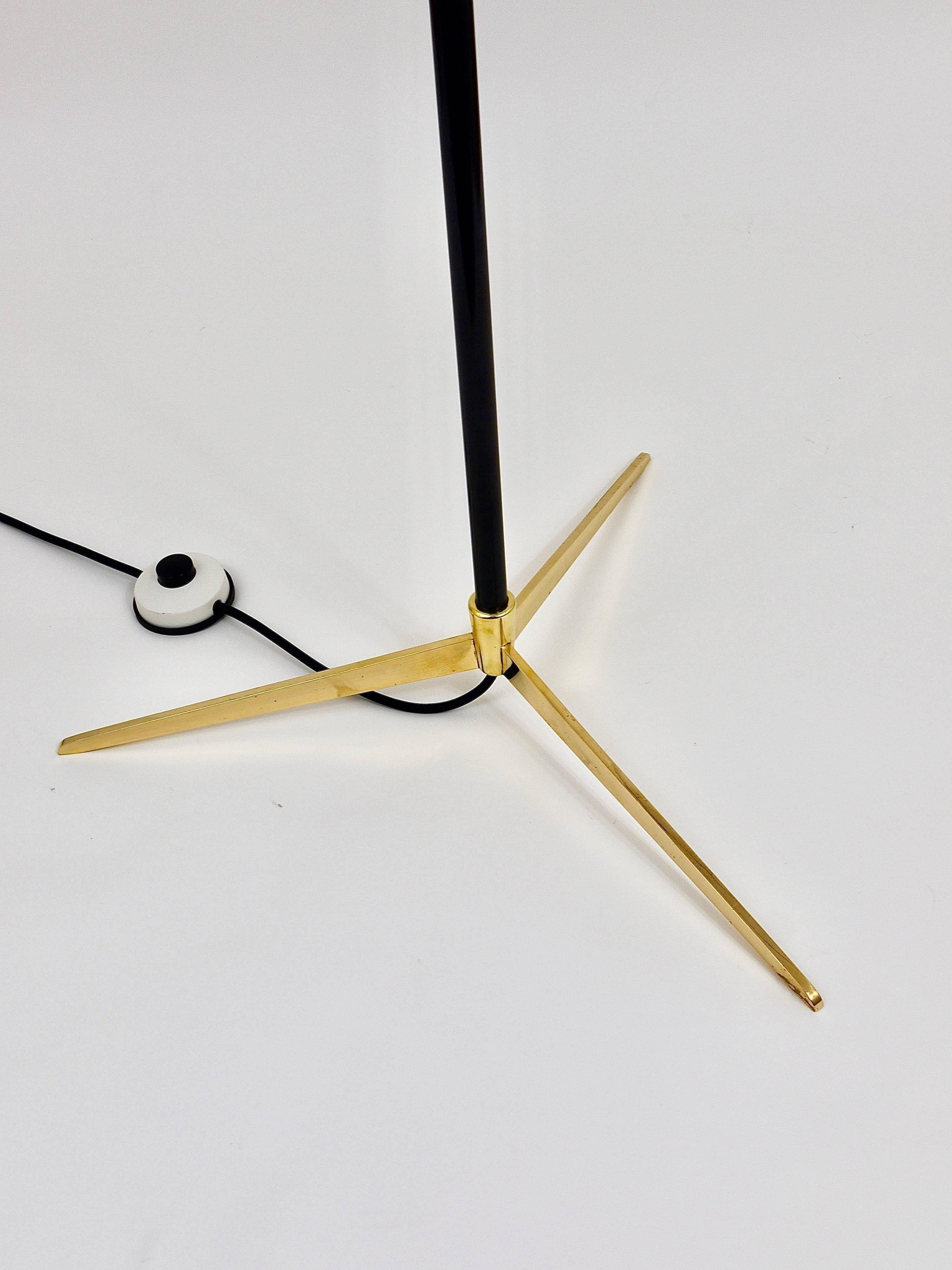 An elegant minimalistic mid-century modern floorlamp, model 