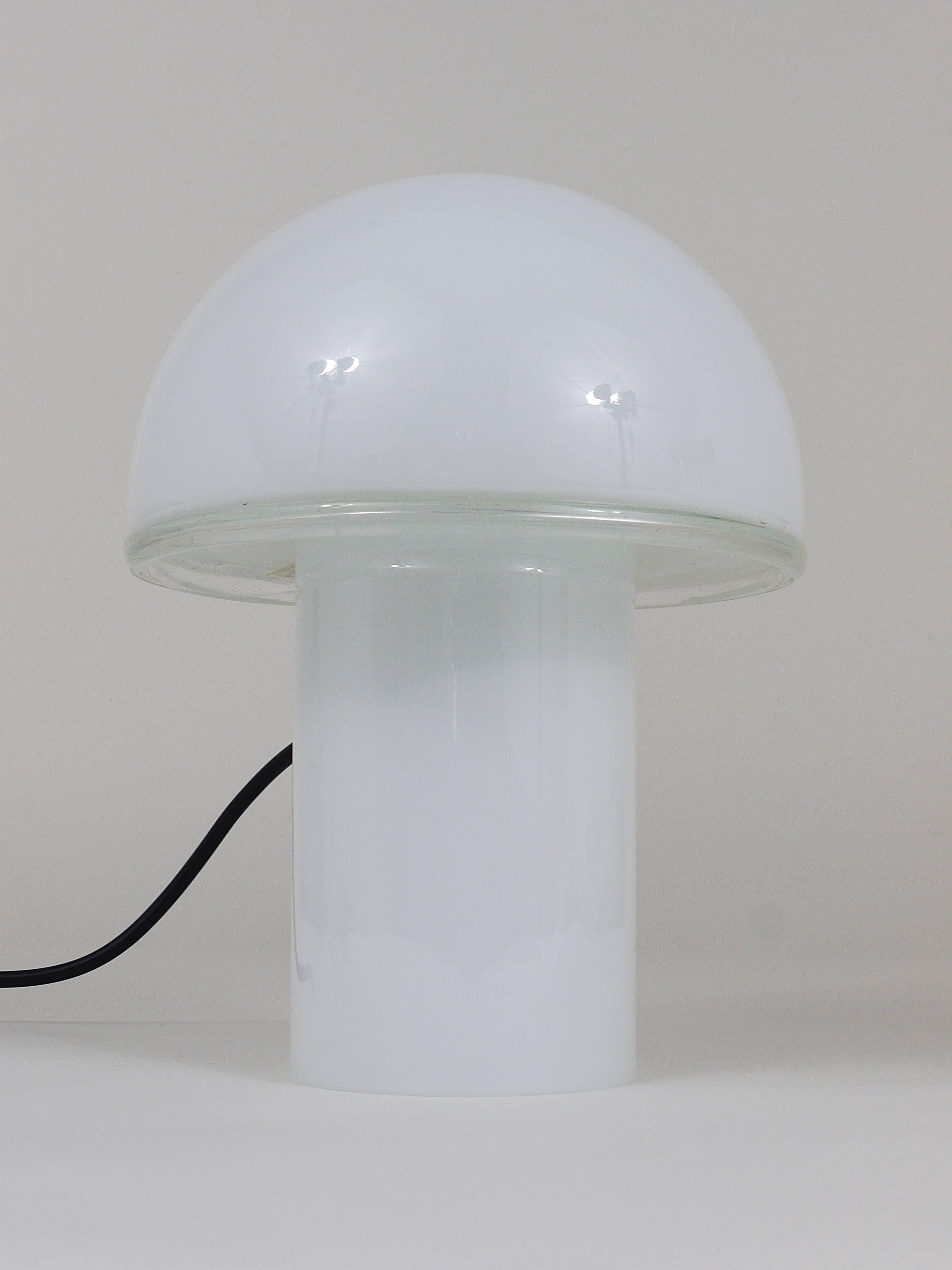 Two White Artemide Onfale Mushroom Murano Glass Table Lamps, Luciano Vistosi In Excellent Condition In Vienna, AT