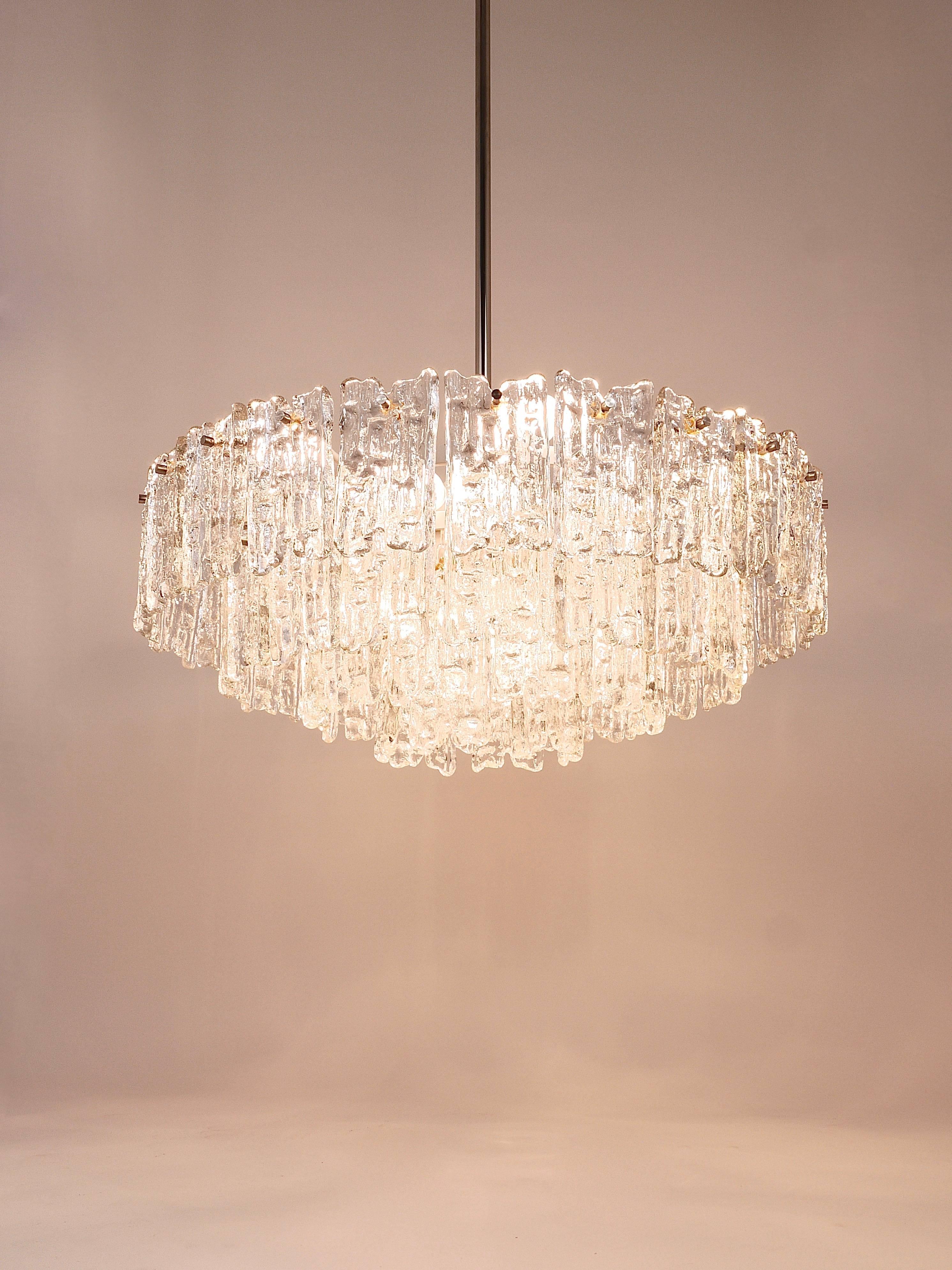 A beautiful and huge four-tiered modernist chandelier, executed by J.T. Kalmar Vienna, Austria in the 1950s. This elegant chandelier has a diameter of 25