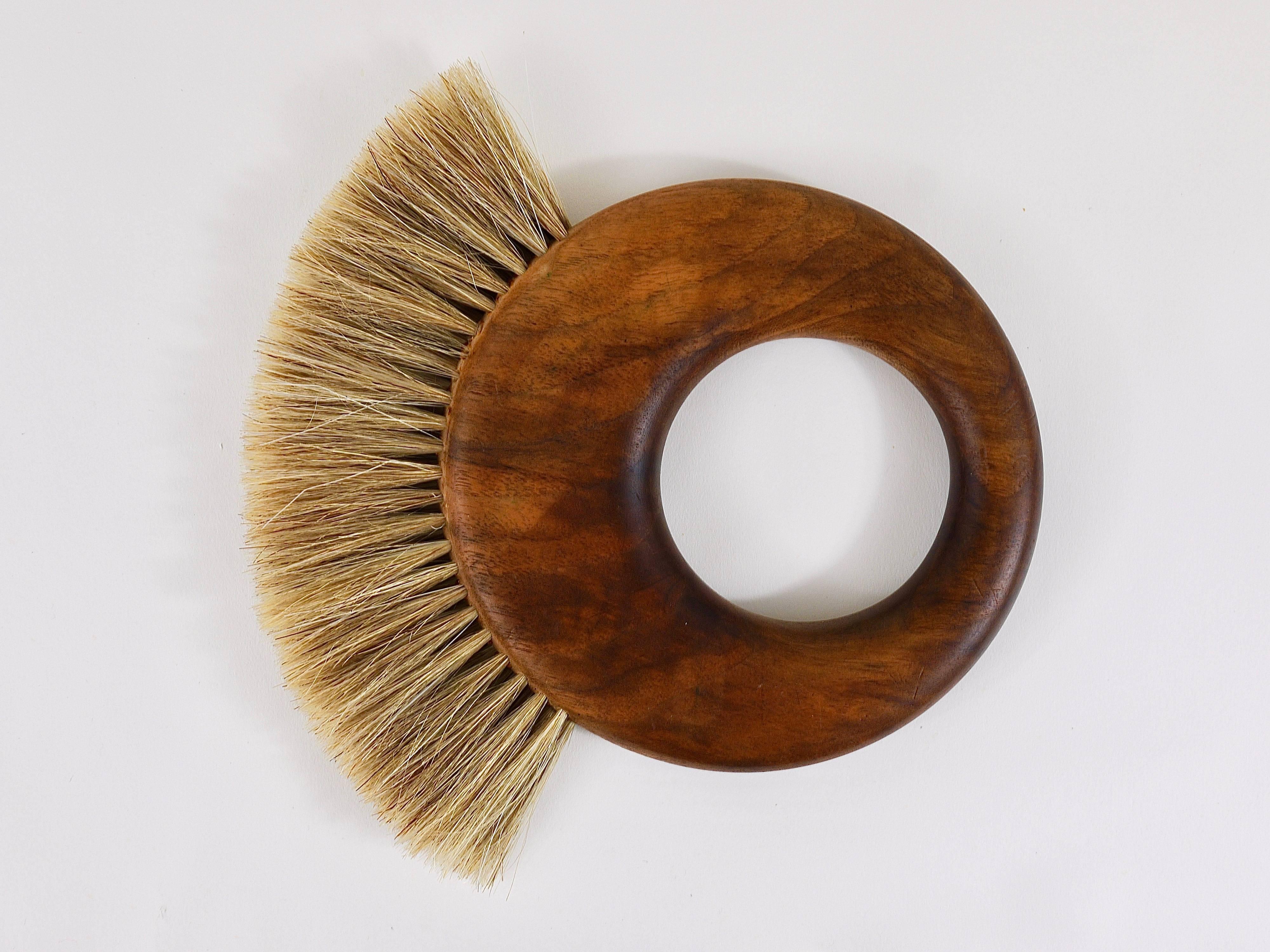 Carl Aubock Mid-Century Walnut Ring Clothes Brush, Austria, 1950s In Excellent Condition In Vienna, AT