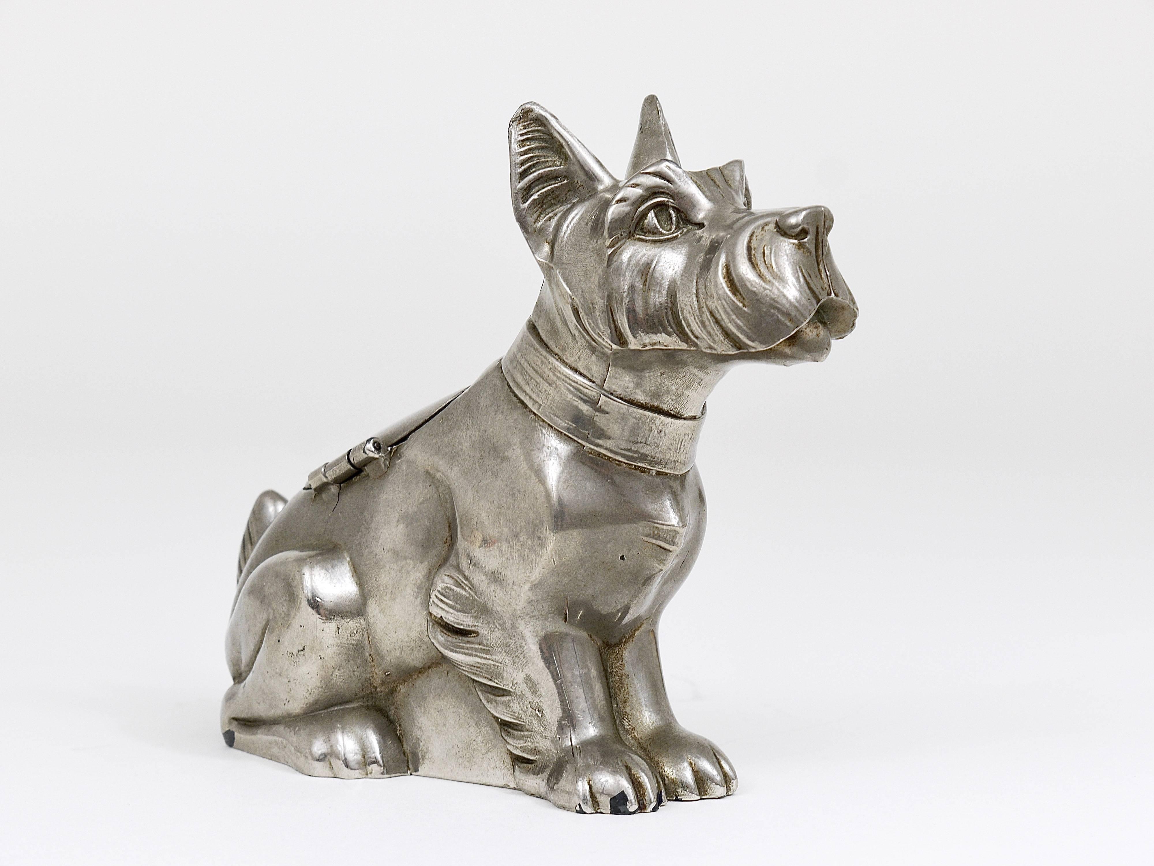 Art Deco Schnauzer Hund Spardose:: Sparschwein:: aus Zinn:: Frankreich:: 1930er Jahre (Mitte des 20. Jahrhunderts)