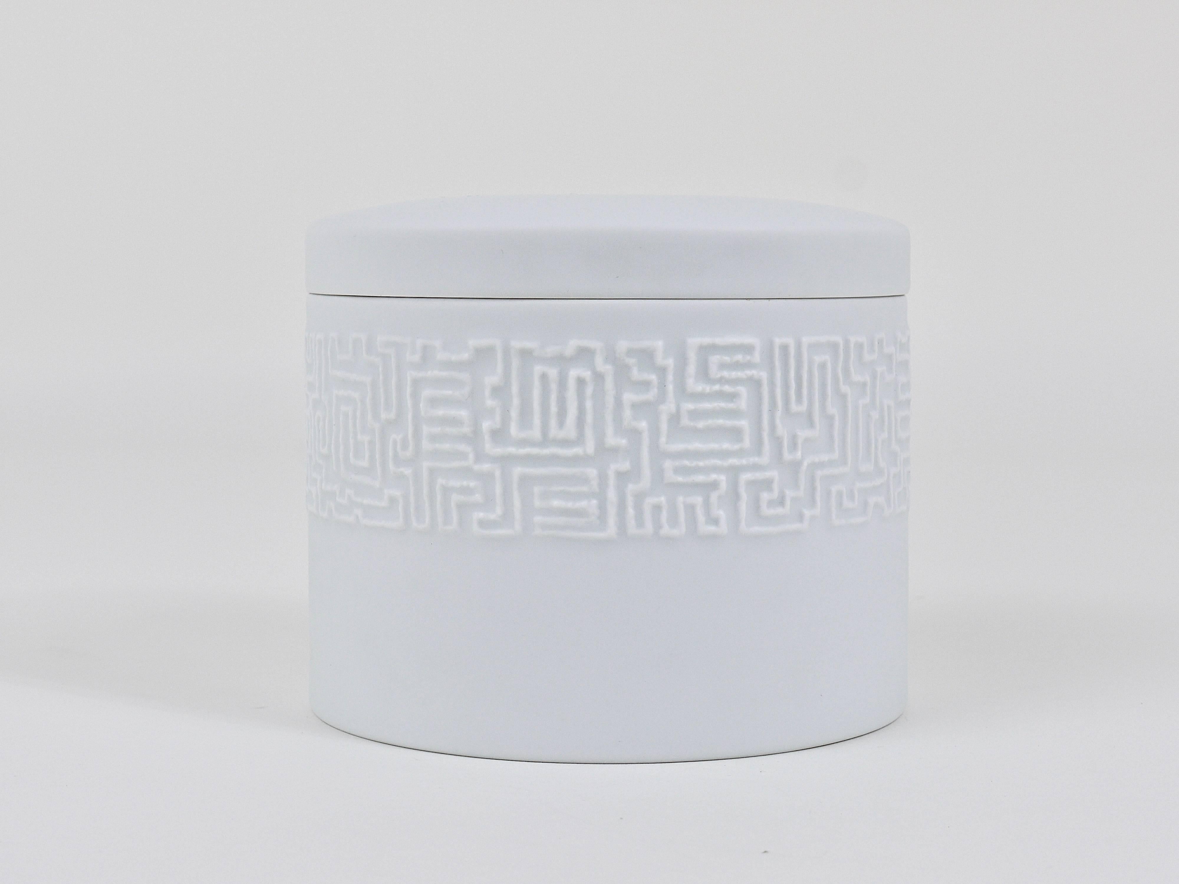 German White Relief Op Art Bowl with Lid, Cuno Fischer, Rosenthal Studio-Linie, 1960s For Sale