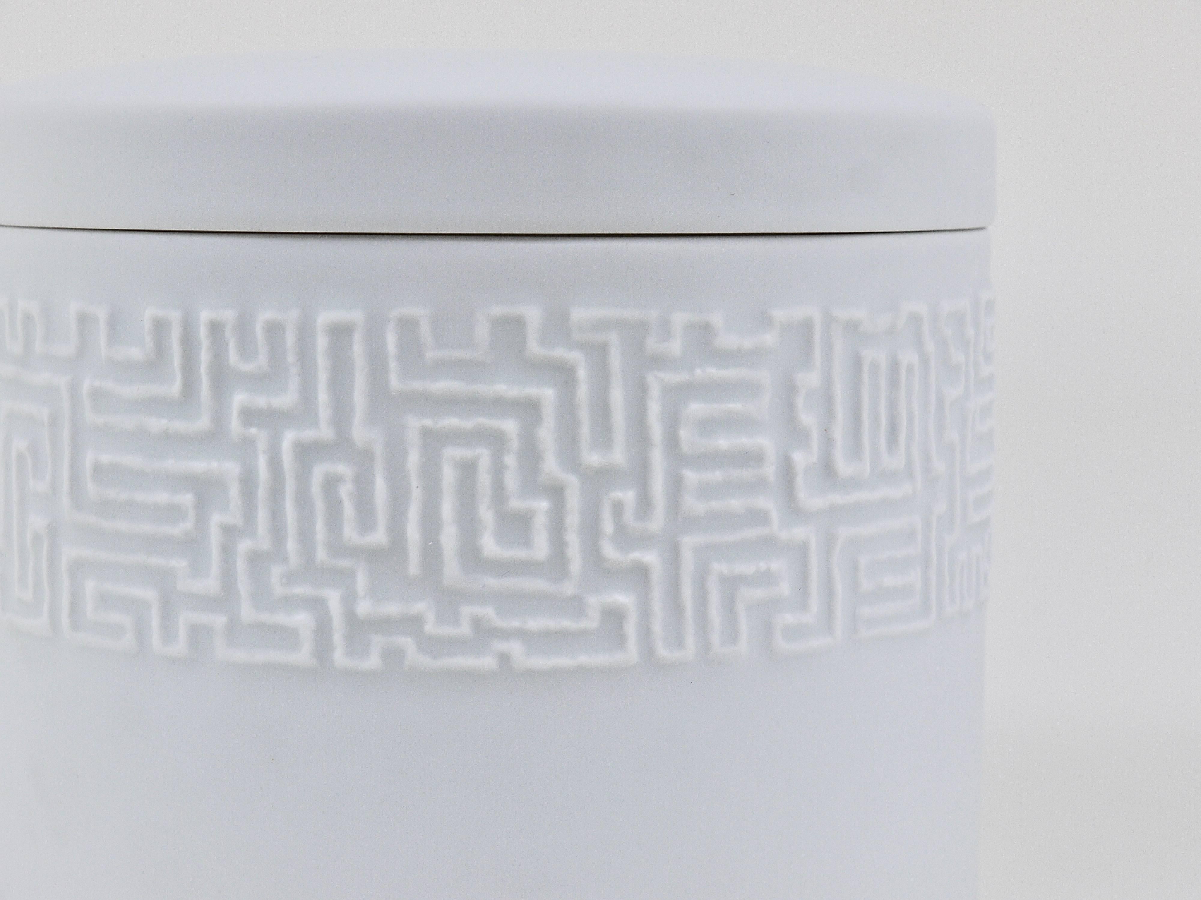 White Relief Op Art Bowl with Lid, Cuno Fischer, Rosenthal Studio-Linie, 1960s For Sale 1