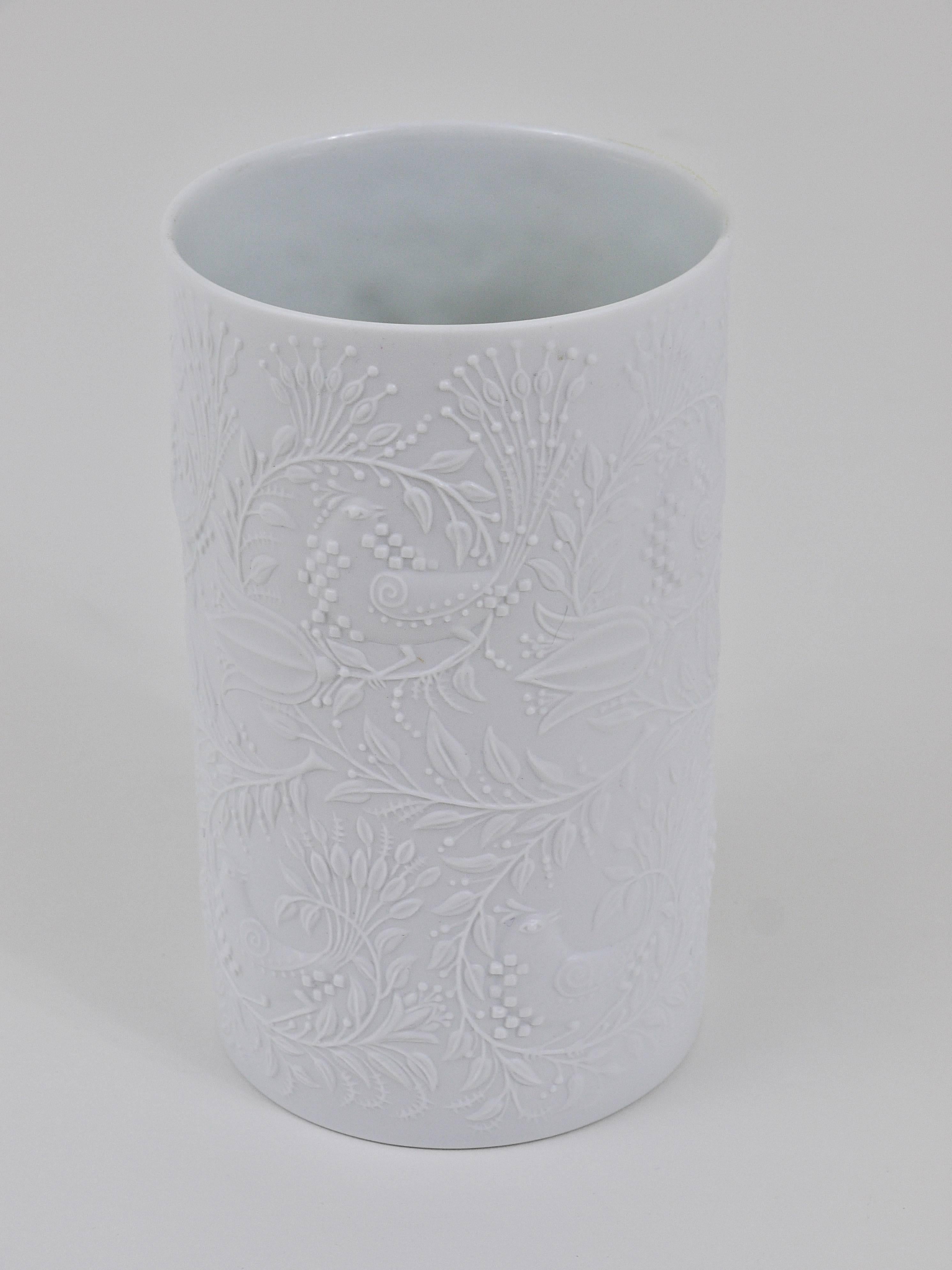 A beautiful white matte relief op-art porcelain vase from the 1960s, designed by Bjorn Wiinblad and executed by Rosenthal Studio-Line, Germany. In very good condition.