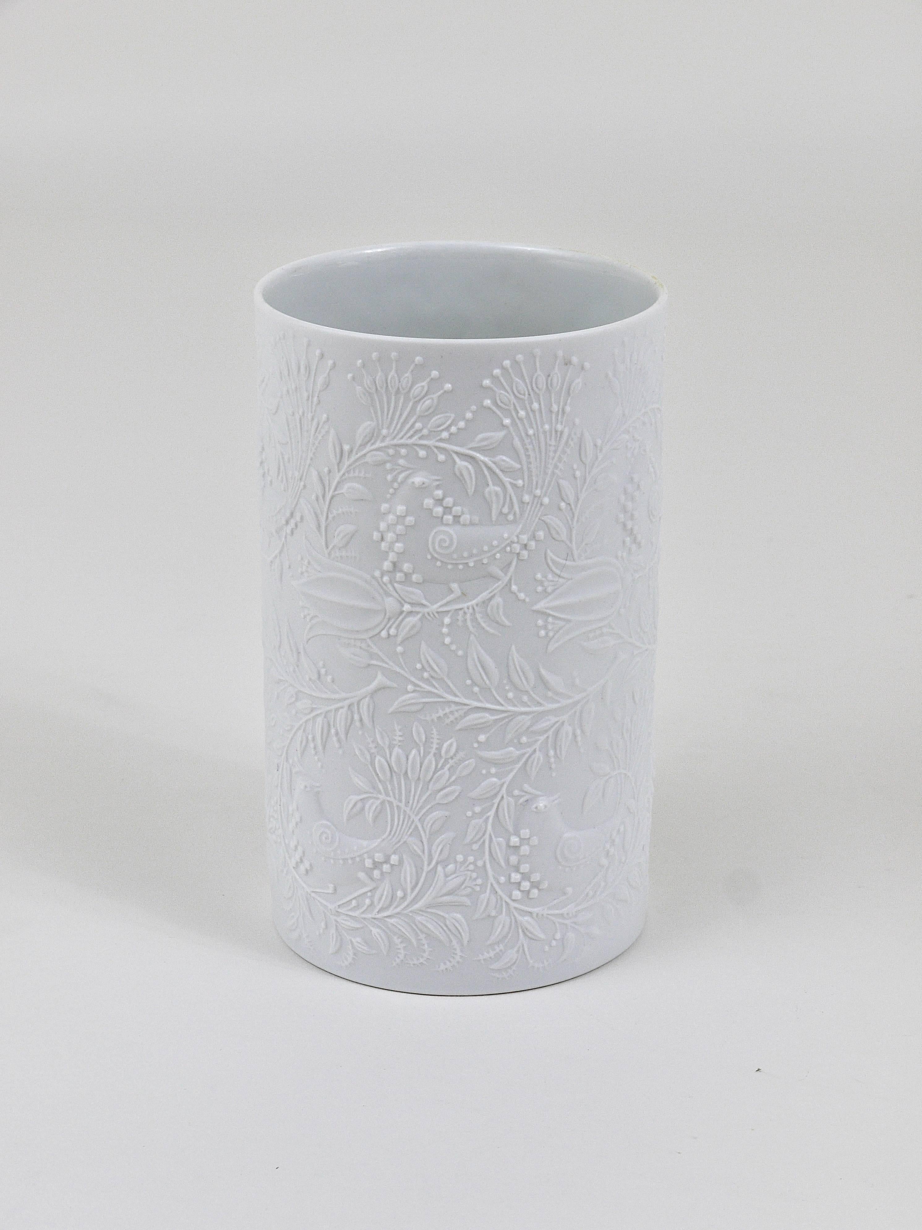 Allemand Vase en porcelaine Op Art en relief blanc Bjorn Wiinblad, Rosenthal Studio-Linie, années 1960 en vente