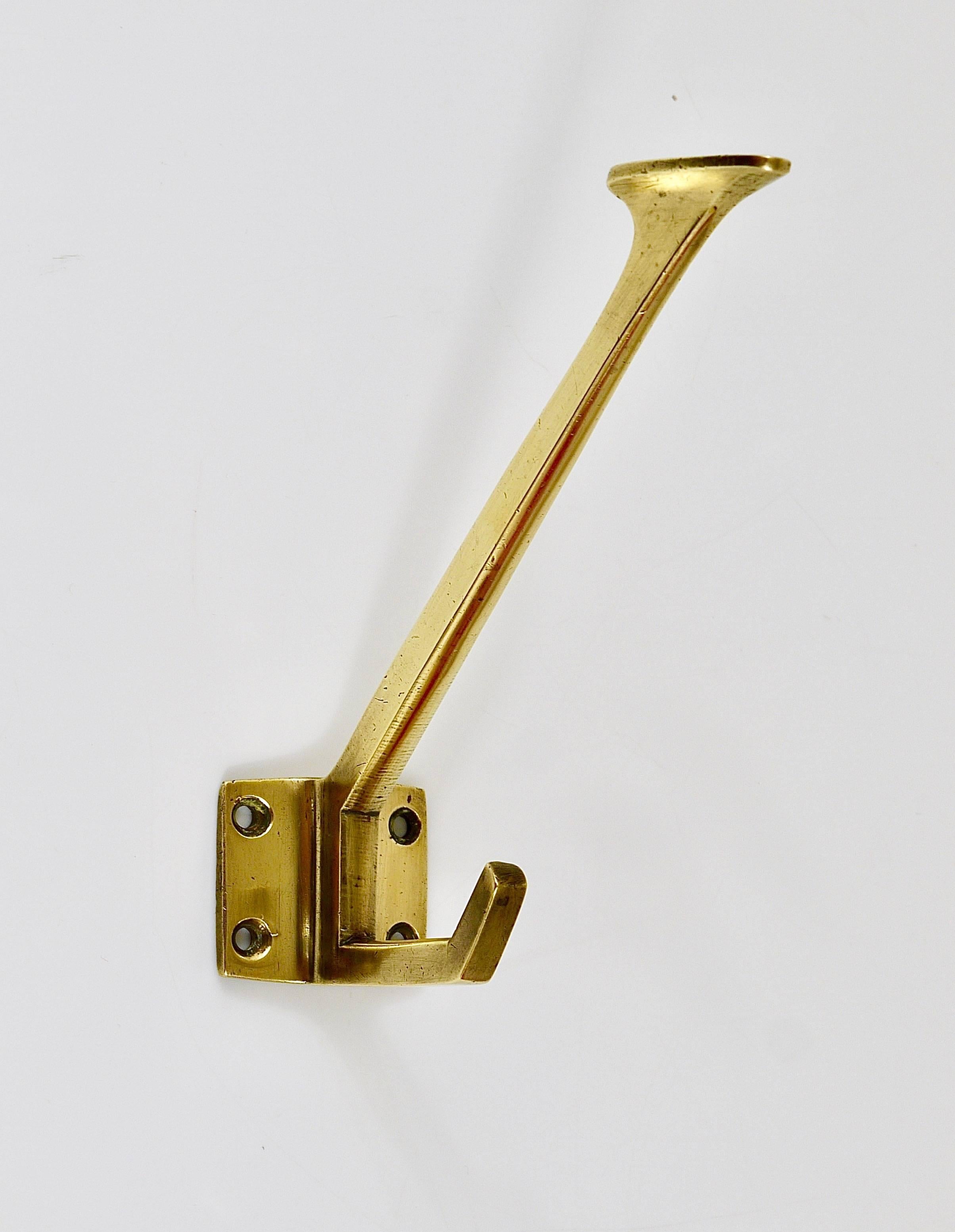 Up to Four Handcrafted Art Nouveau Brass Wall Hooks, Austria, circa 1910 In Good Condition In Vienna, AT