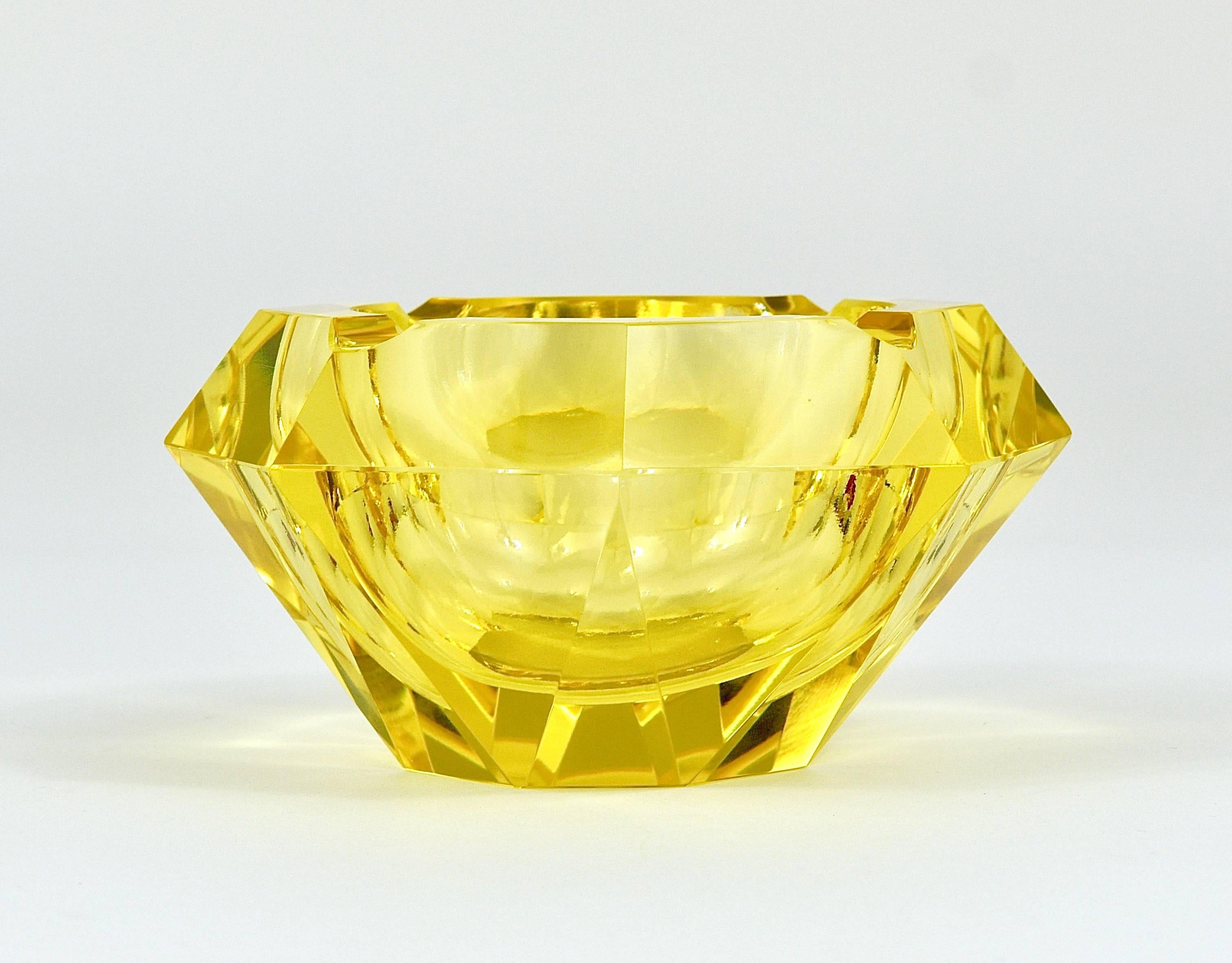 Mid-20th Century 1930s Lemon Faceted Diamond Ashtray in Excellent Condition, Murano, Italy