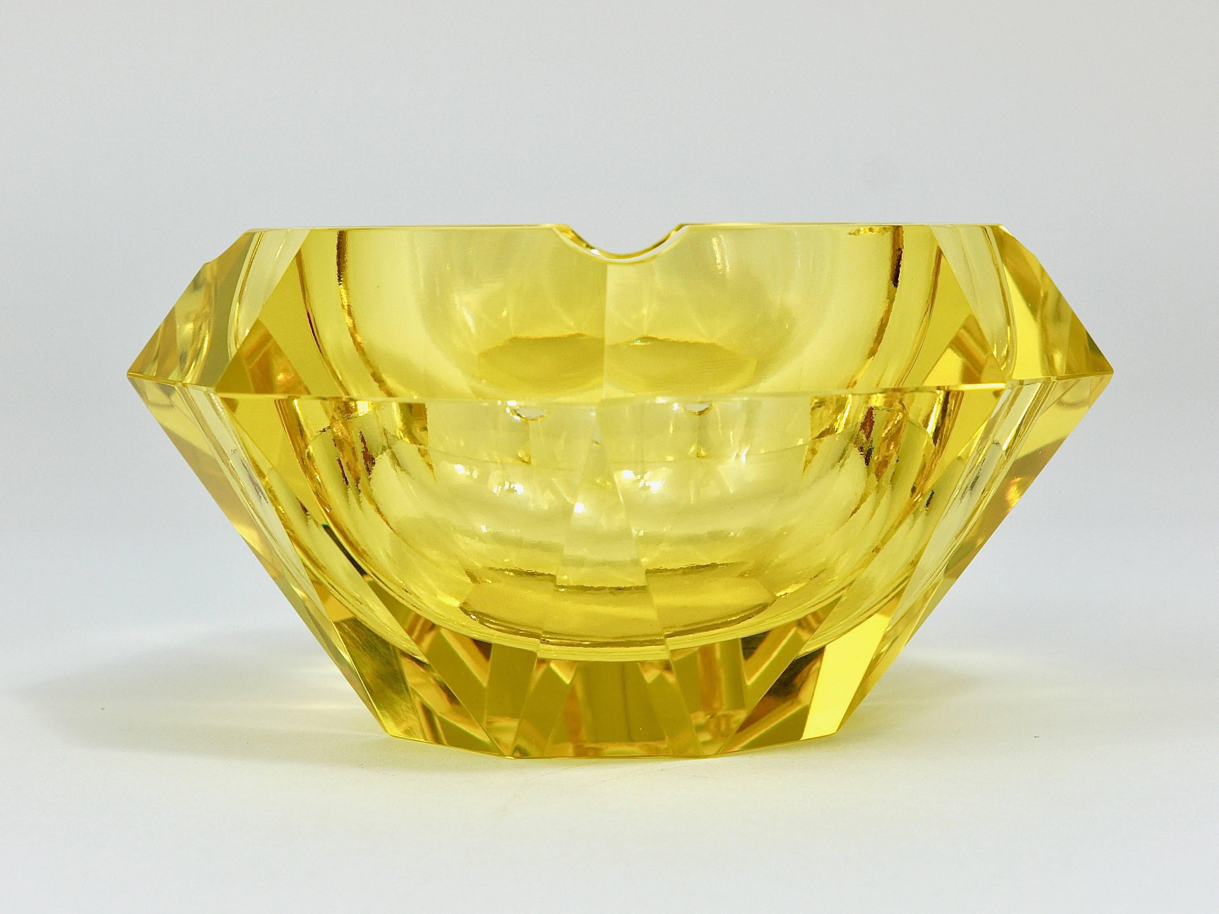 1930s Lemon Faceted Diamond Ashtray in Excellent Condition, Murano, Italy 1