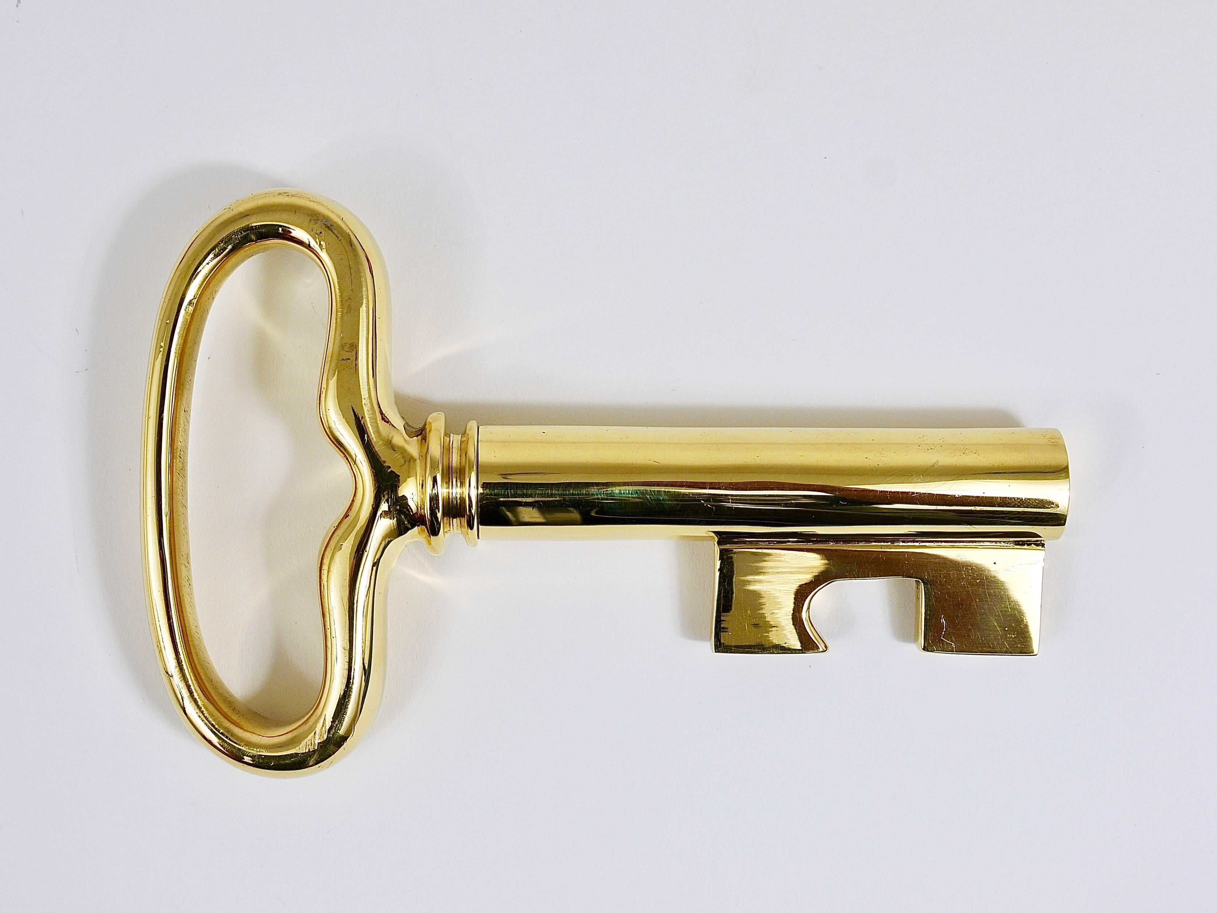 Mid-Century Modern Extra Large Carl Auböck Brass Key Cork Screw, Bottle Opener, Austria, 1950s For Sale
