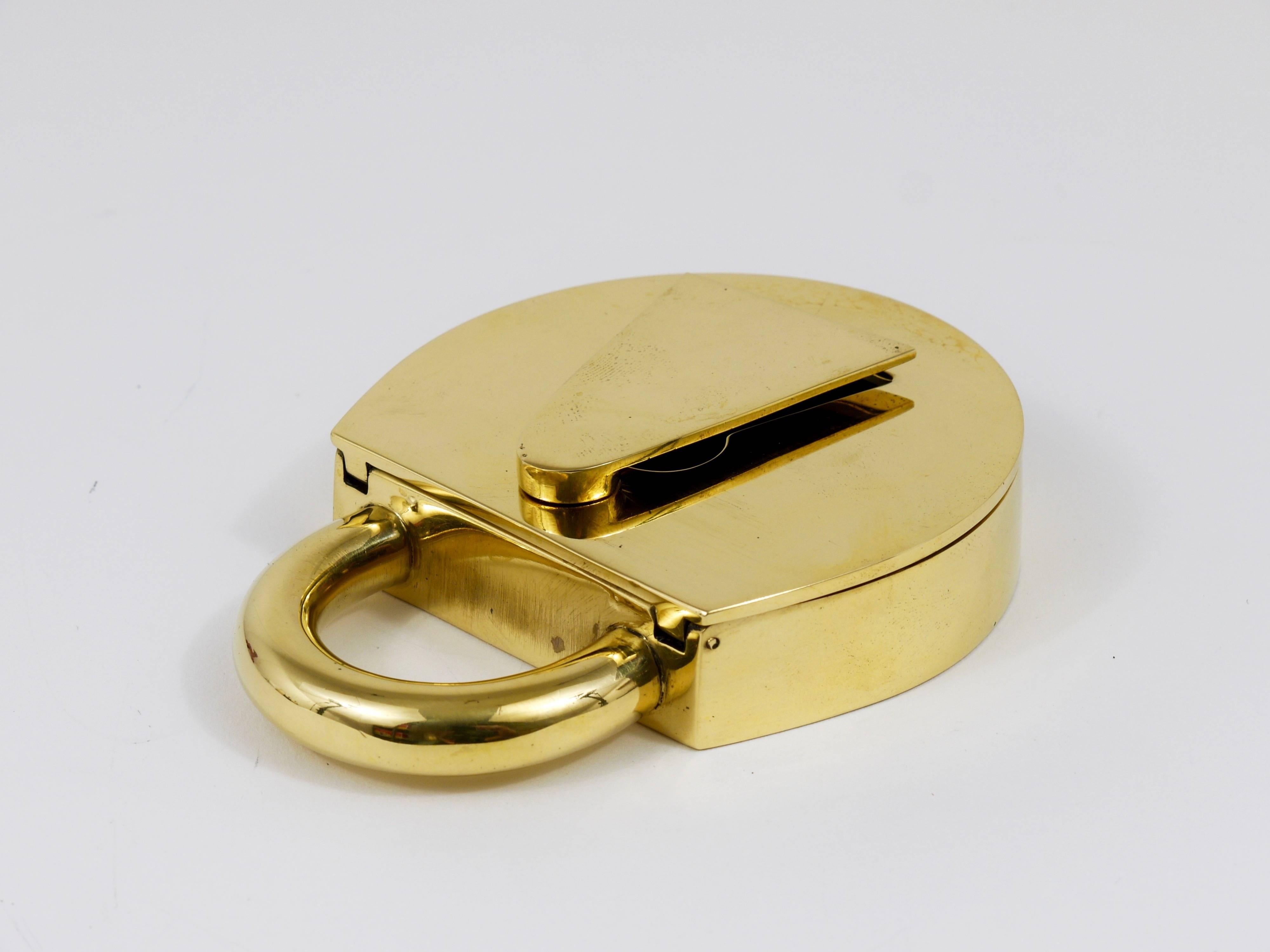 Beautiful Carl Auböck Padlock Keyhole Mid-Century Brass Ashtray, Austria In Excellent Condition In Vienna, AT
