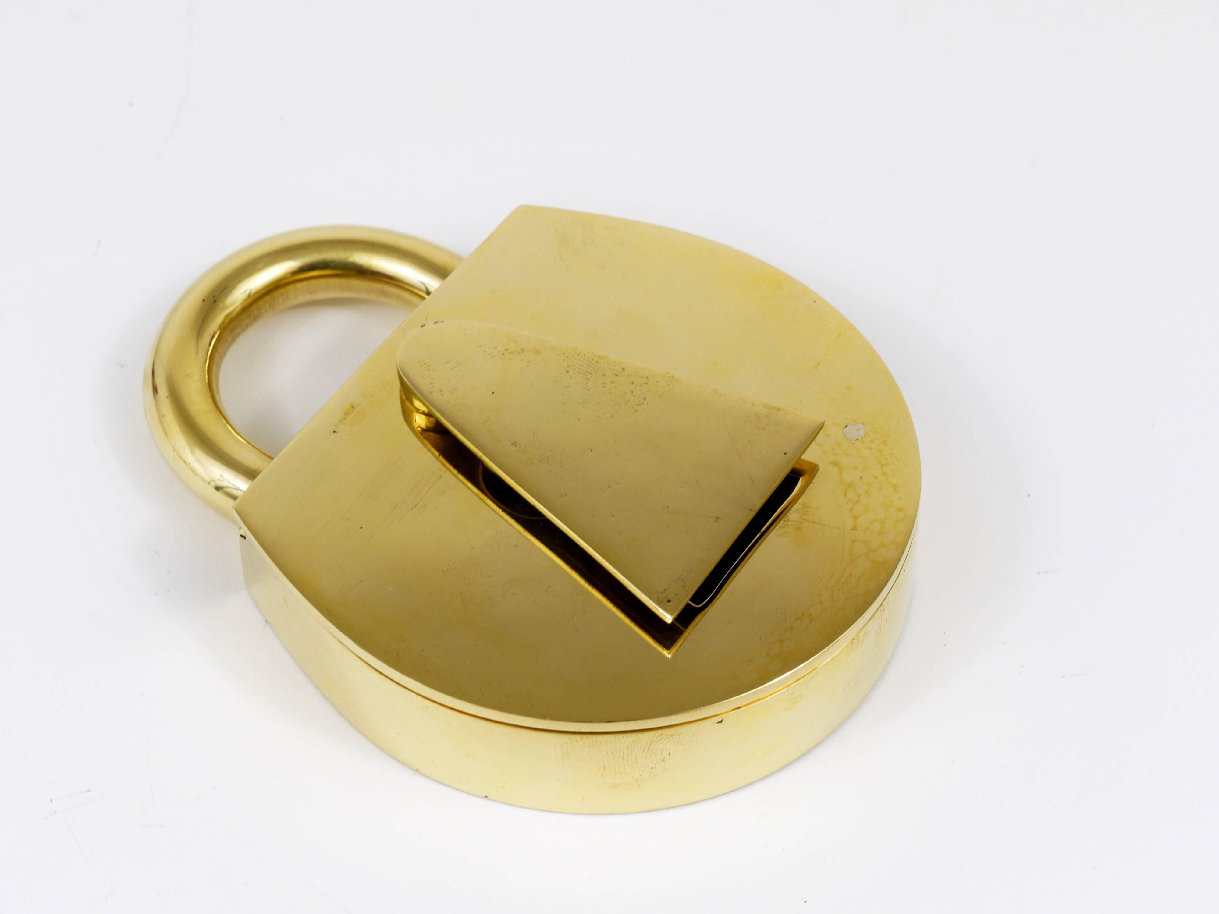 Beautiful Carl Auböck Padlock Keyhole Mid-Century Brass Ashtray, Austria 2