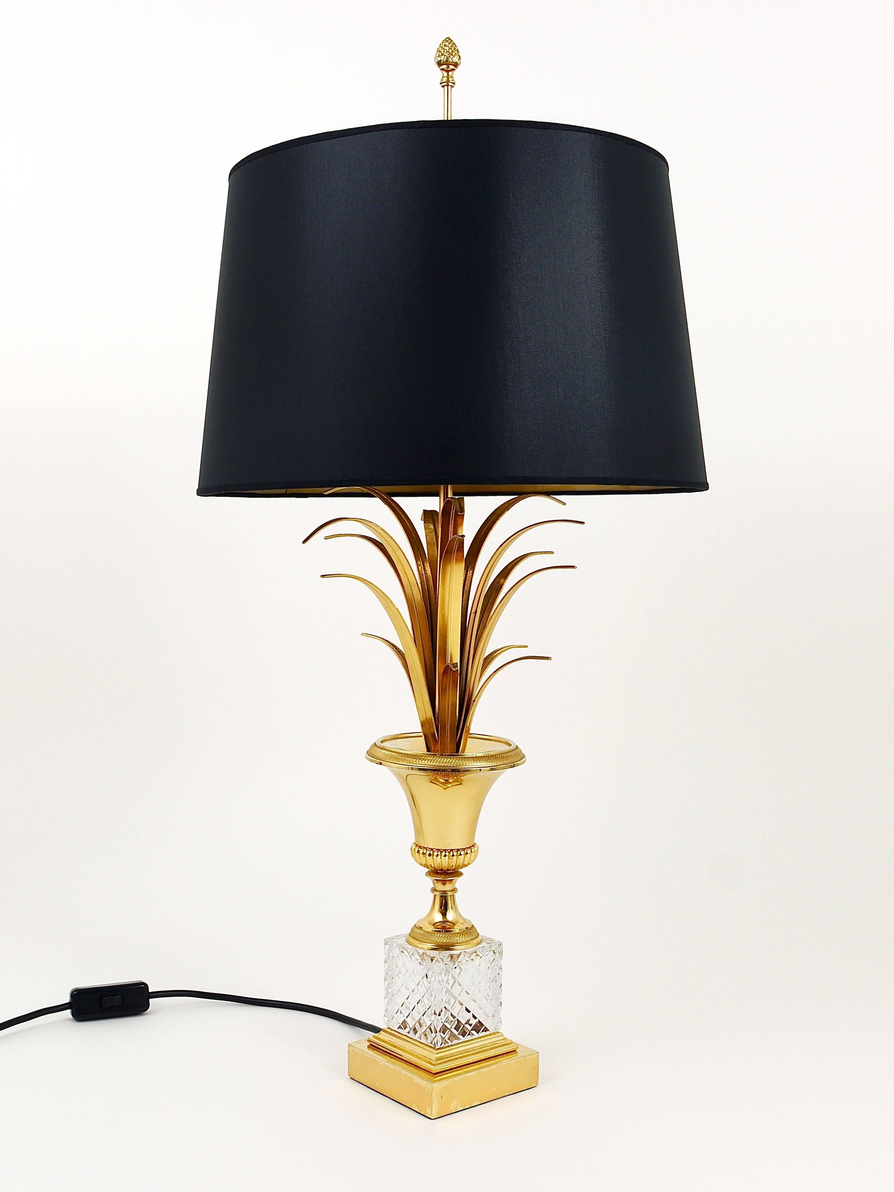 Hollywood Regency Gilt Brass and Glass Pineapple Leaf Table Lamp, France, 1970s For Sale 2