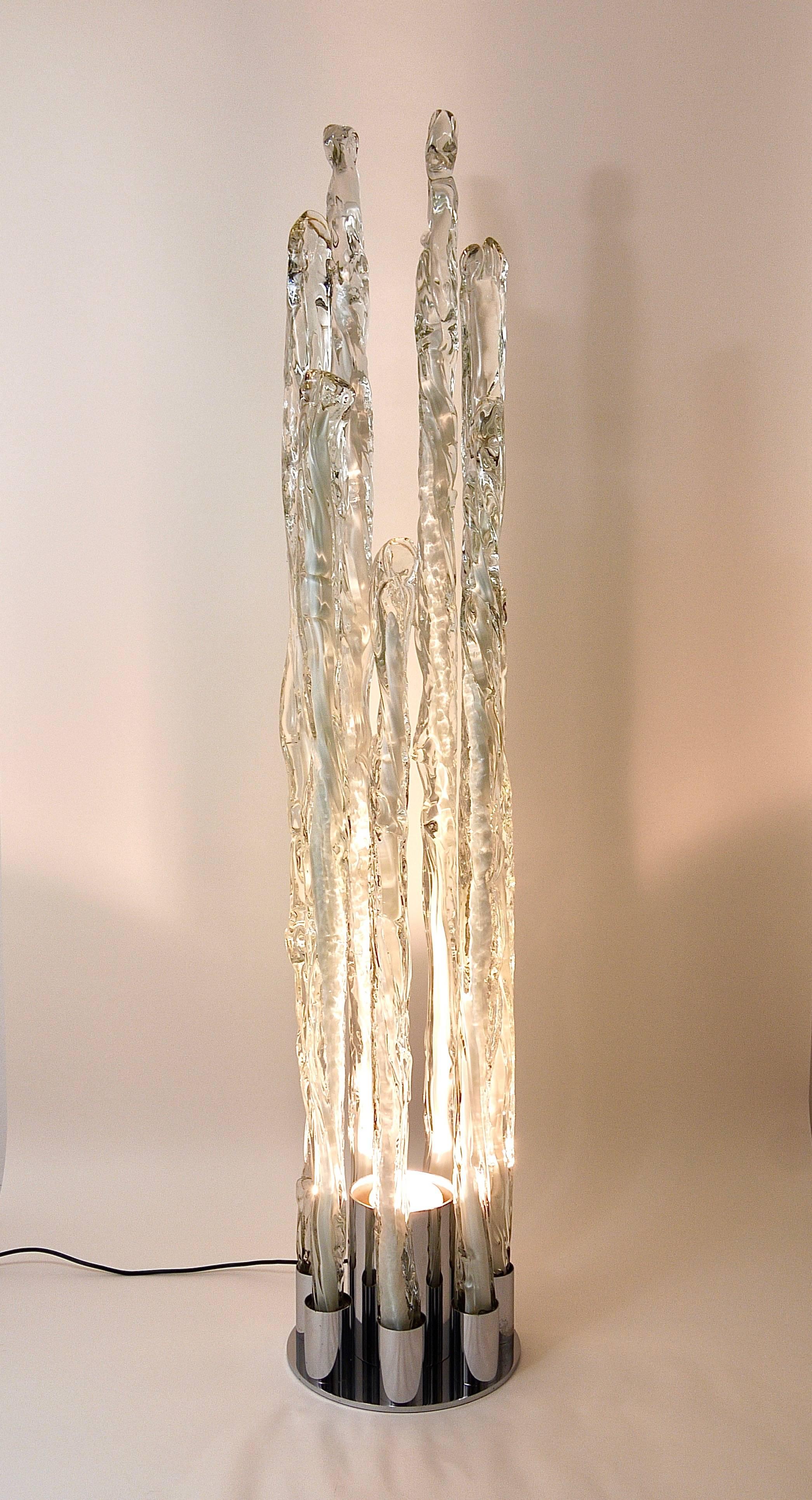 An impressive and huge floor lamp from the 1960s, designed by Ettore Fantasia and Gino Poli for Sothis Murano. Made of Murano glass. Consists of a round chrome-plated metal base and seven handblown, clear and white melting glass icicle sticks. In