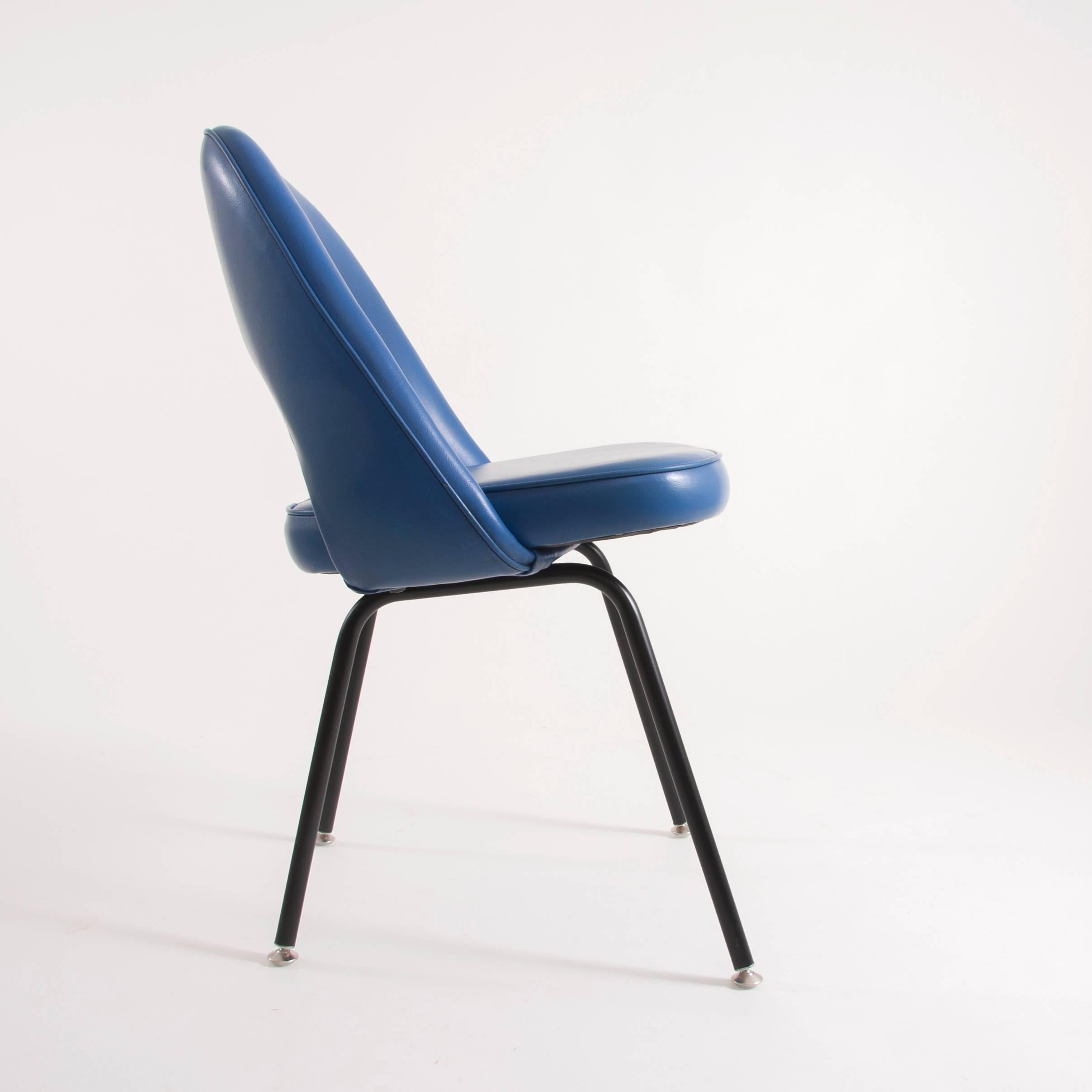 Mid-Century Modern Eight Blue Eero Saarinen Armless Executive Chairs by Knoll International, 1960s