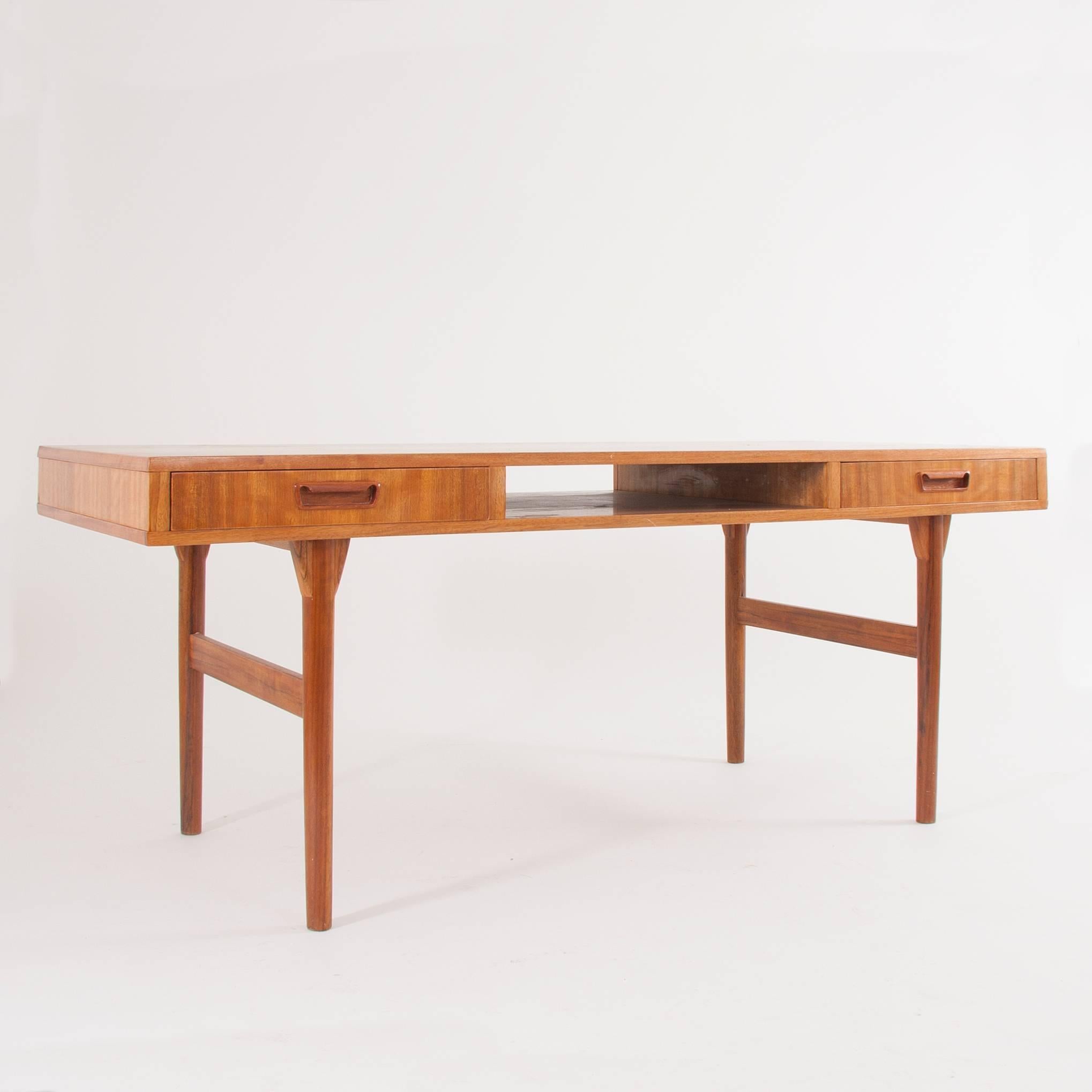 A beautiful coffee table in teak from the 1950s, designed by Nanna and Jörgen Ditzel, executed by Sören Willadsen in Denmark. Have two drawers and a magazine slot in the center. In excellent condition.