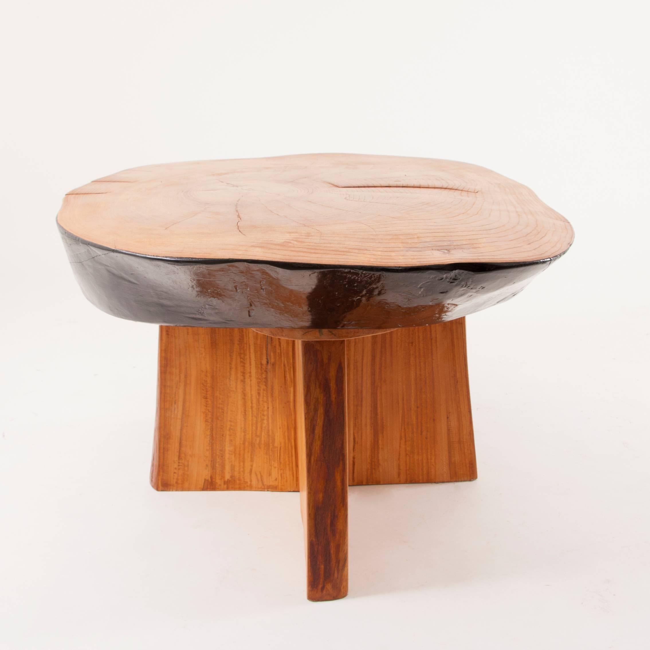 An impressive and beautiful coffee or cocktail table in the style of George Nakashima from the 1950s. Made of solid maple wood, in excellent condition.
