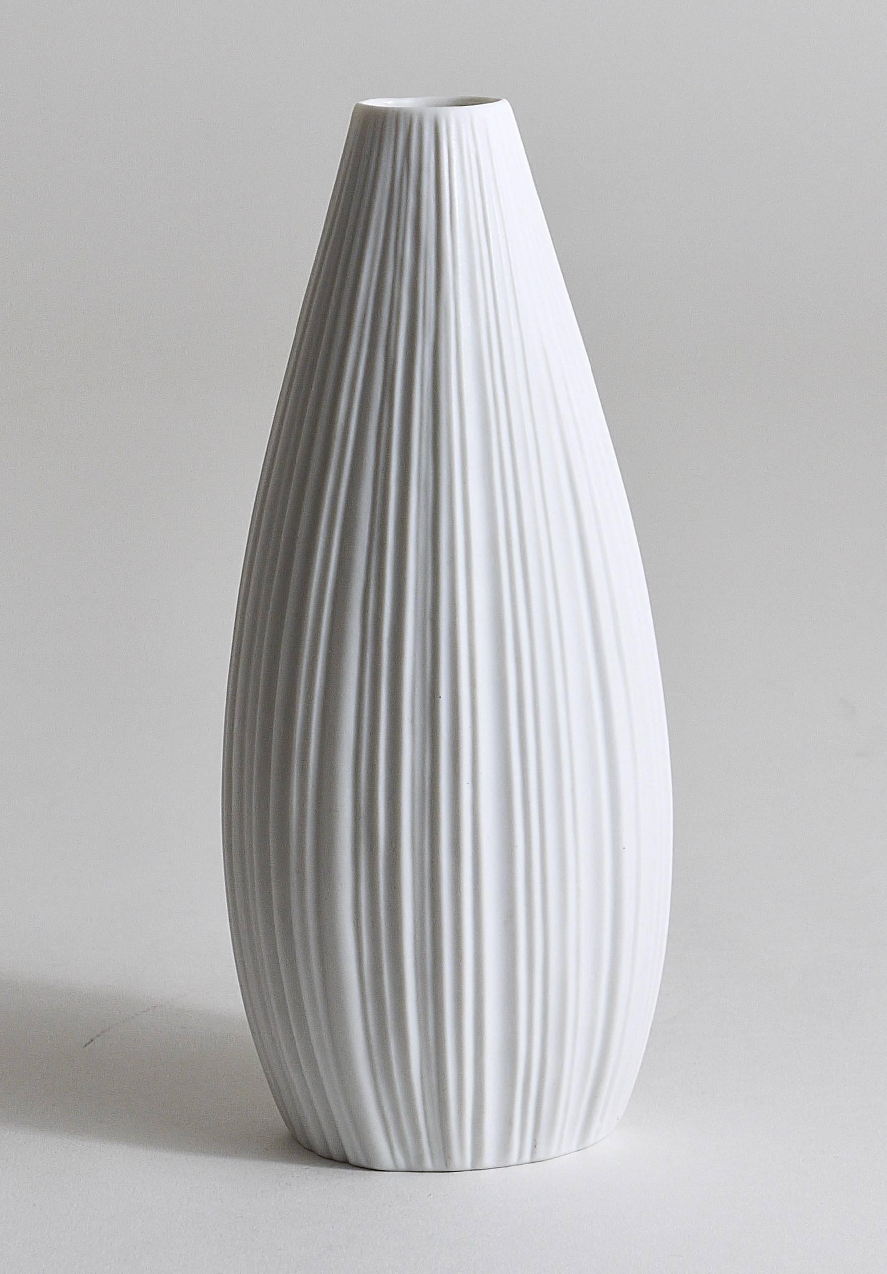 White Relief Striped Porcelain Vase, Martin Freyer, Rosenthal, Germany, 1960s For Sale 5