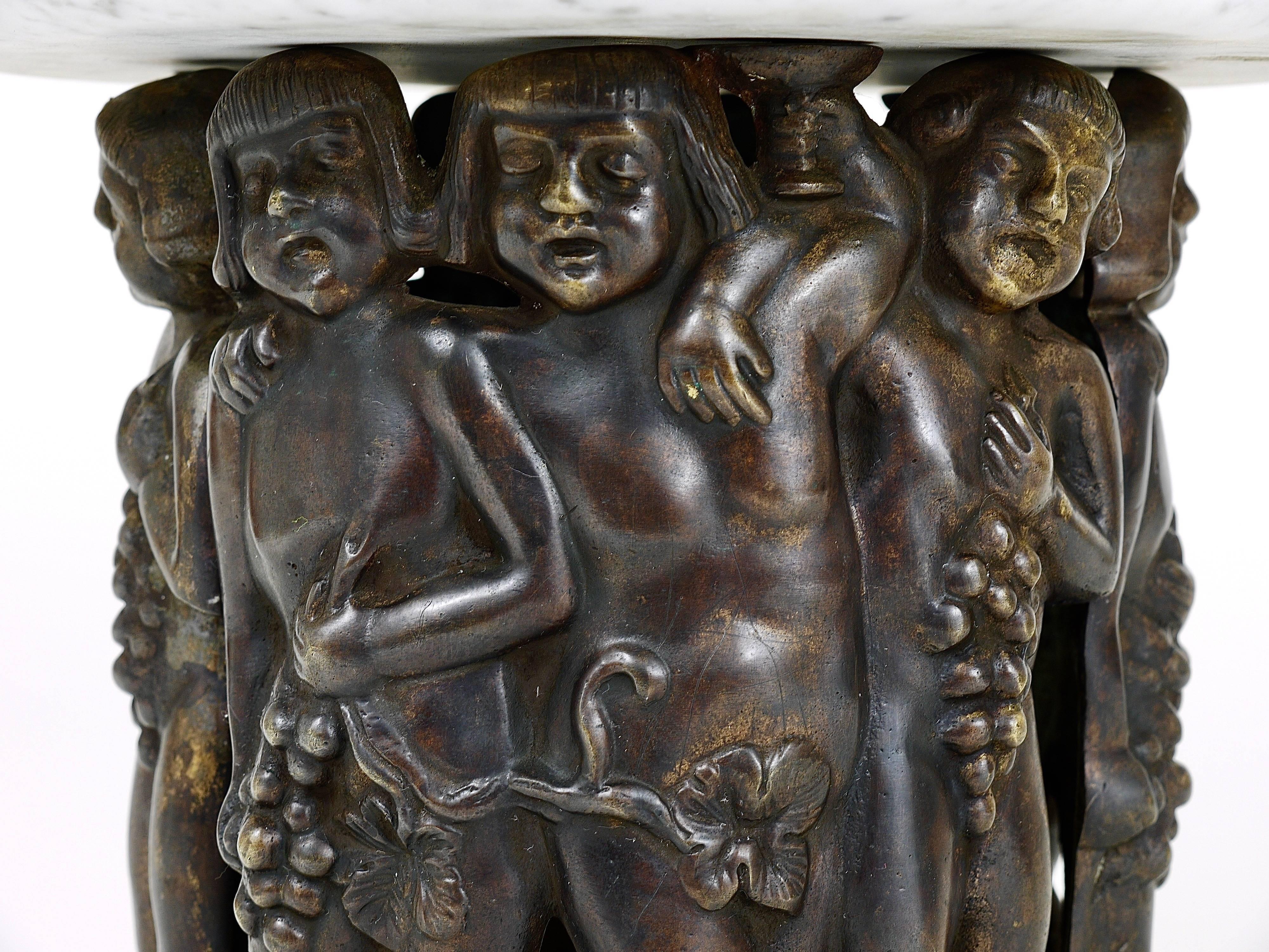 Bacchus Putto Tafelaufsatz aus Bronze-Marmor im Jugendstil, Gustav Gurschner zugeschrieben im Zustand „Hervorragend“ im Angebot in Vienna, AT