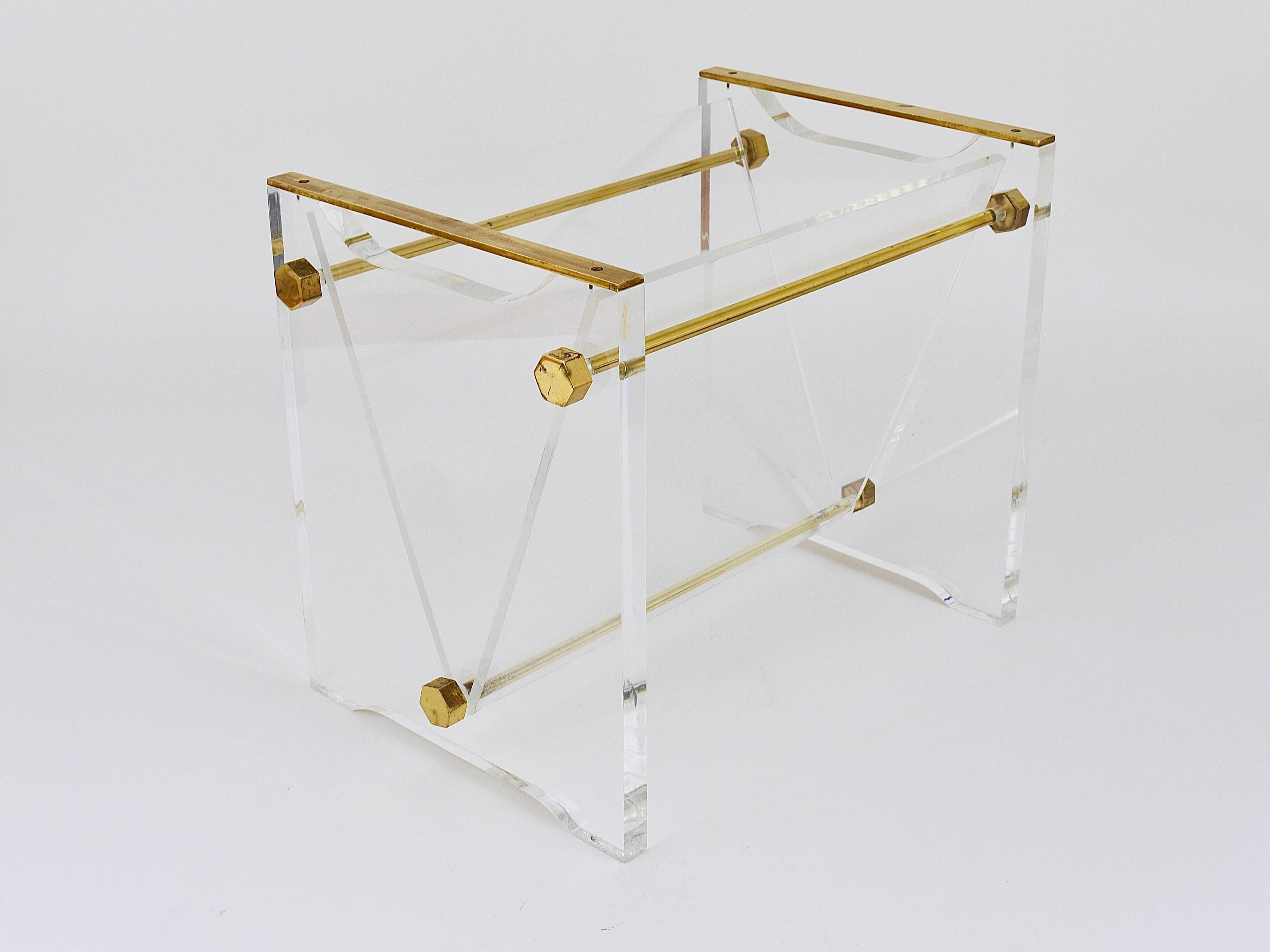 Solid Lucite and Brass Hollywood Regency News Rack Magazine Stand, Italy, 1970s 3