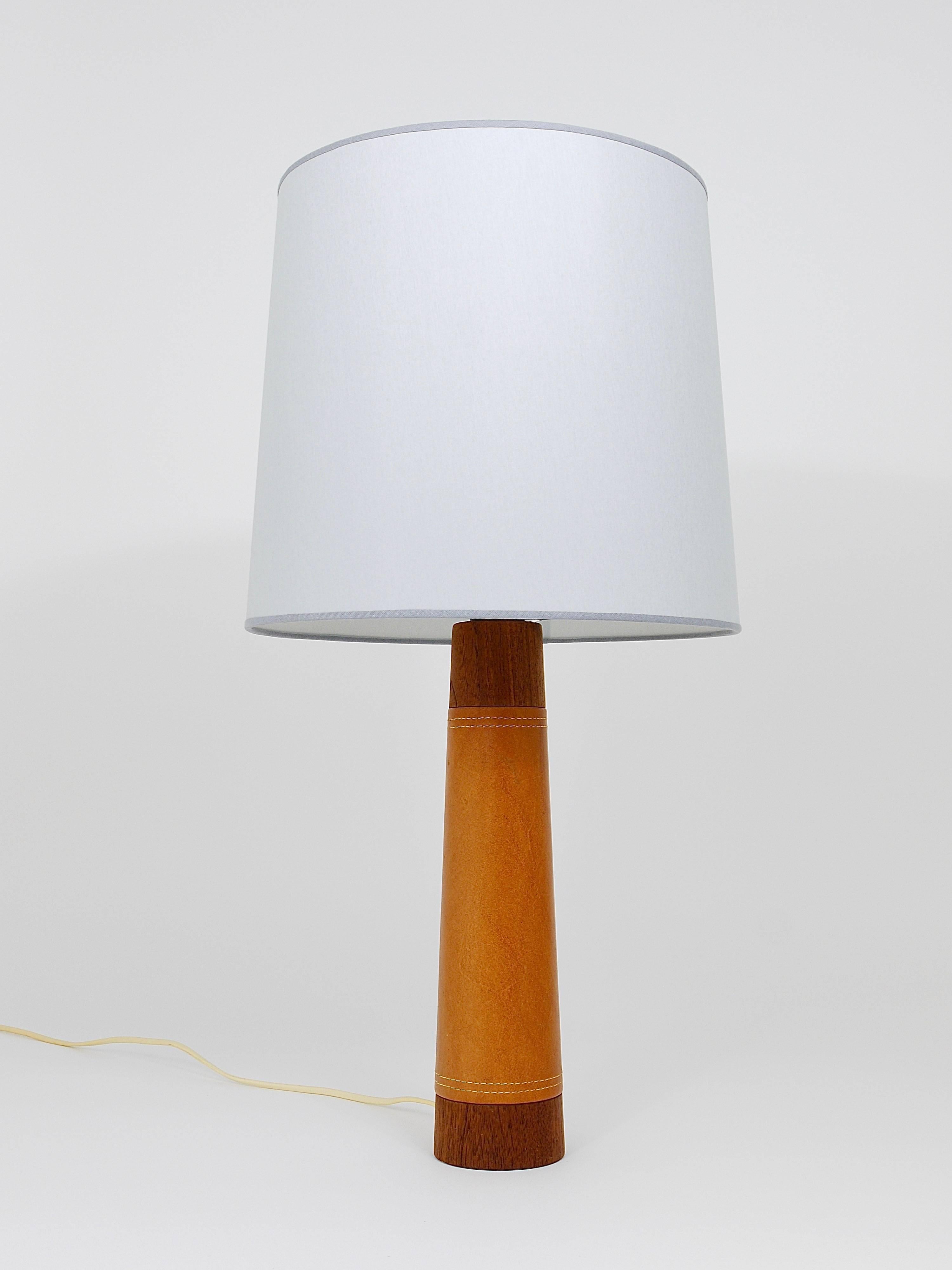 Schöne dänische Midcentury-Tischlampe aus Teakholz, Dänemark, 1950er Jahre (Moderne der Mitte des Jahrhunderts) im Angebot