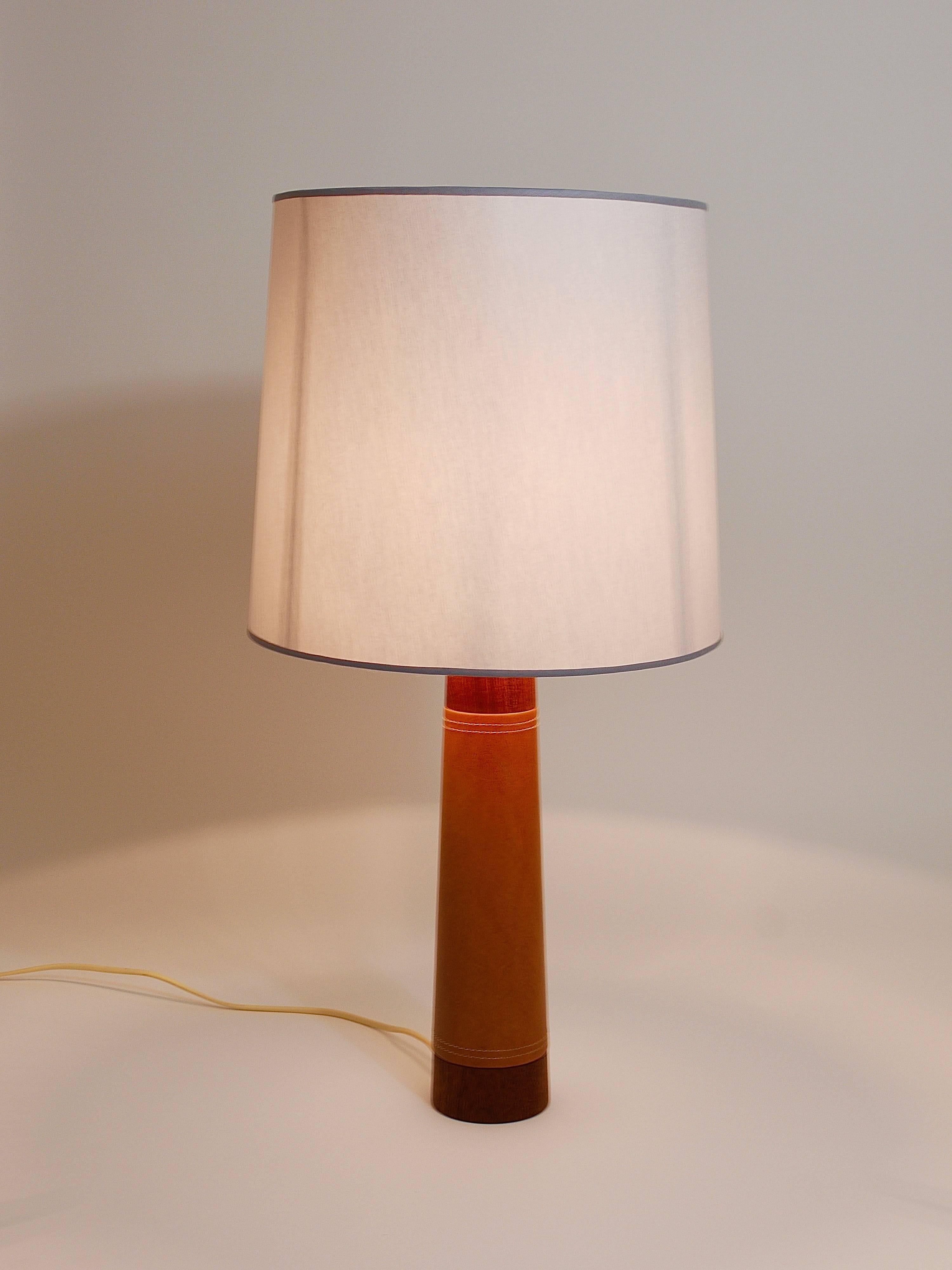 Beautiful Danish Midcentury Teak Leather Table Lamp, Denmark, 1950s In Excellent Condition For Sale In Vienna, AT