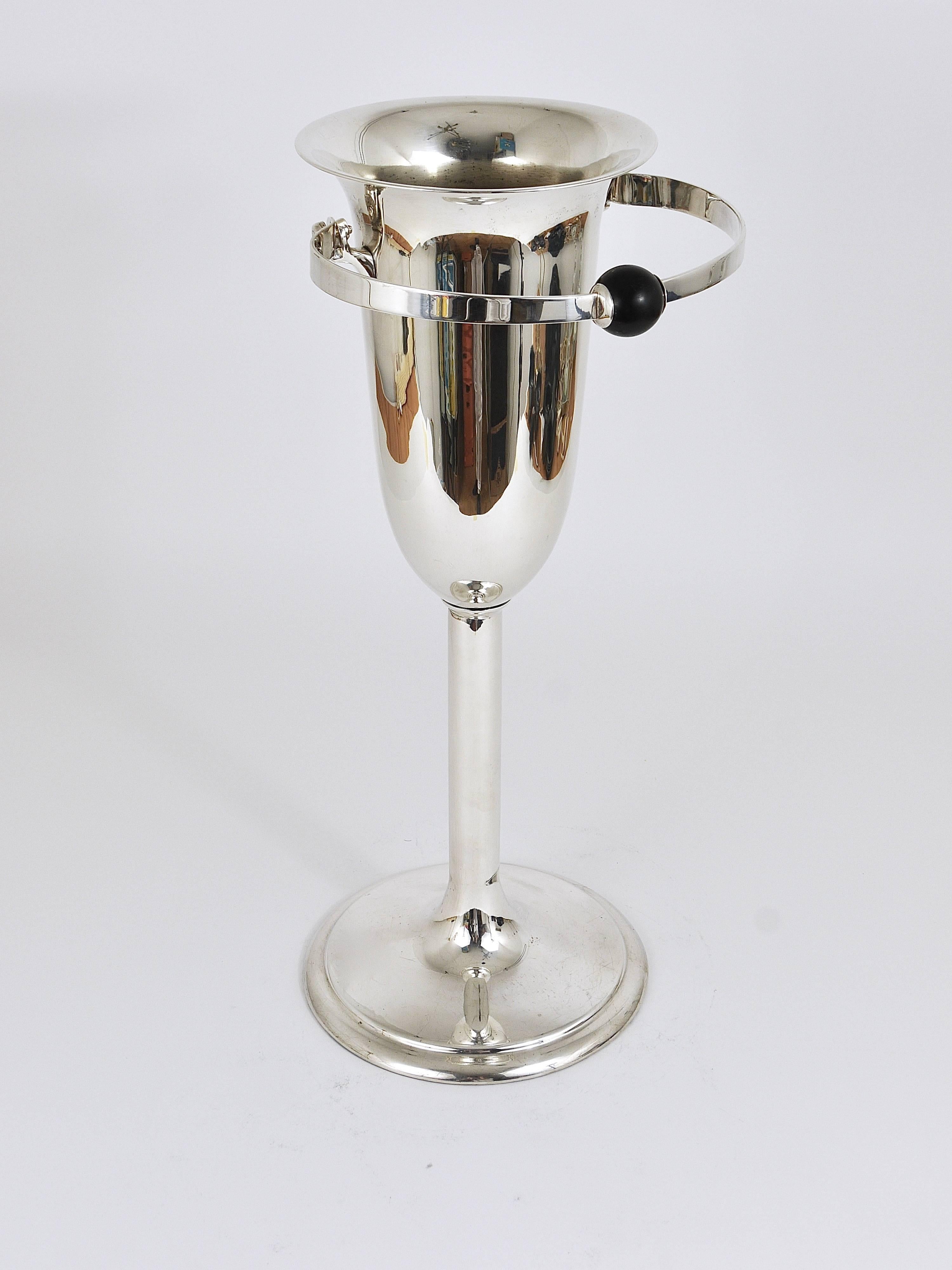 Mid-20th Century French Art Deco Floor Standing Wine orChampagne Cooler Ice Bucket, Silver, 1930s