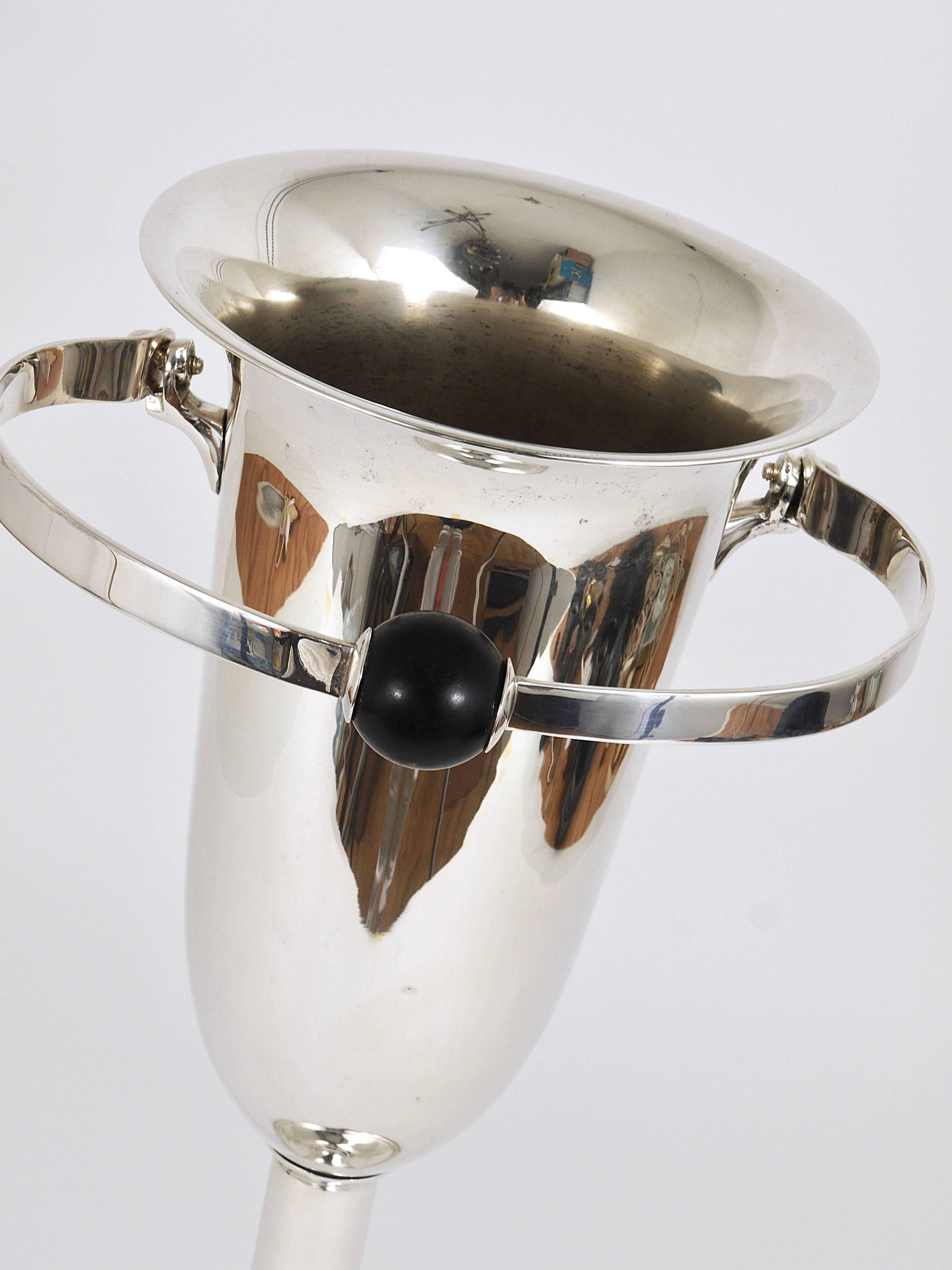 French Art Deco Floor Standing Wine orChampagne Cooler Ice Bucket, Silver, 1930s In Excellent Condition In Vienna, AT