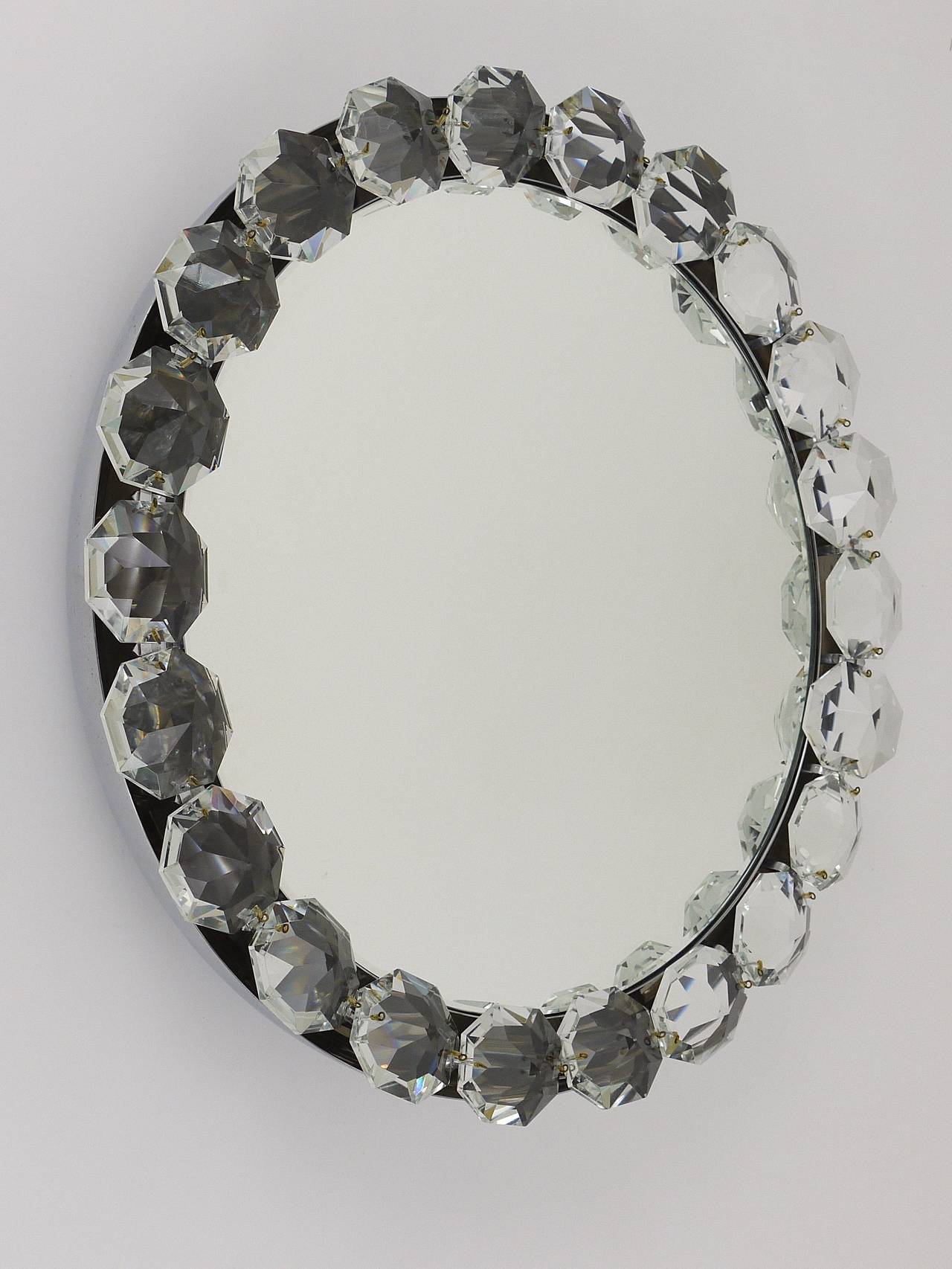 Round Bakalowits Midcentury Diamond Crystals Backlit Wall Mirror, Austria, 1950 In Good Condition For Sale In Vienna, AT